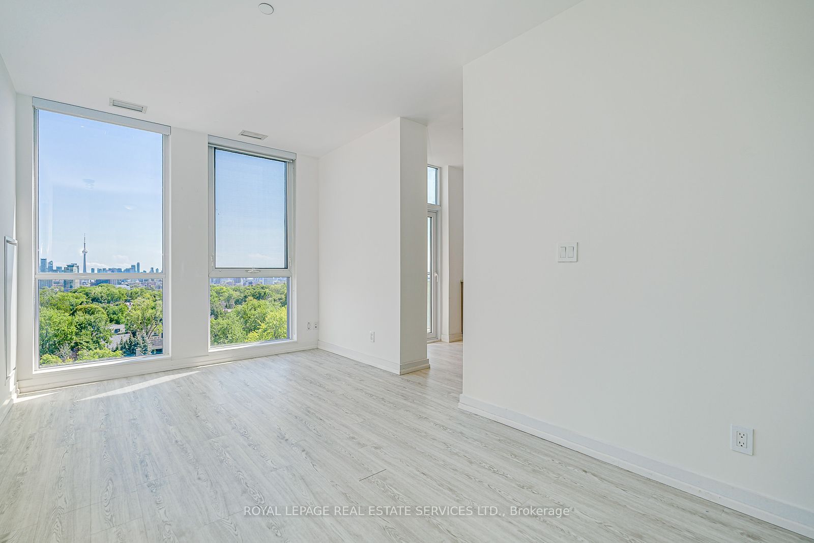 223 St Clair Avenue W 1110, Toronto, ON M4V 1R3 photo 5
