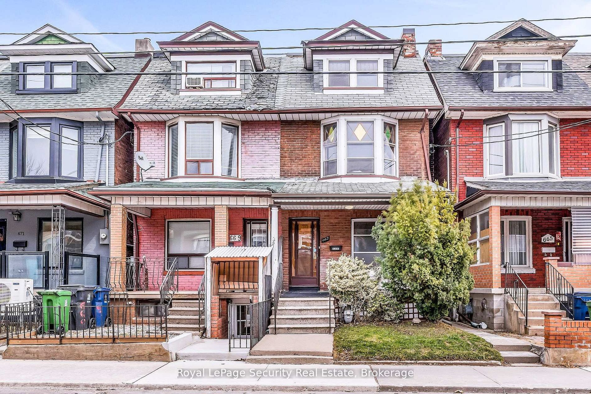 667 Ossington Avenue, Toronto, ON M6G 3T6