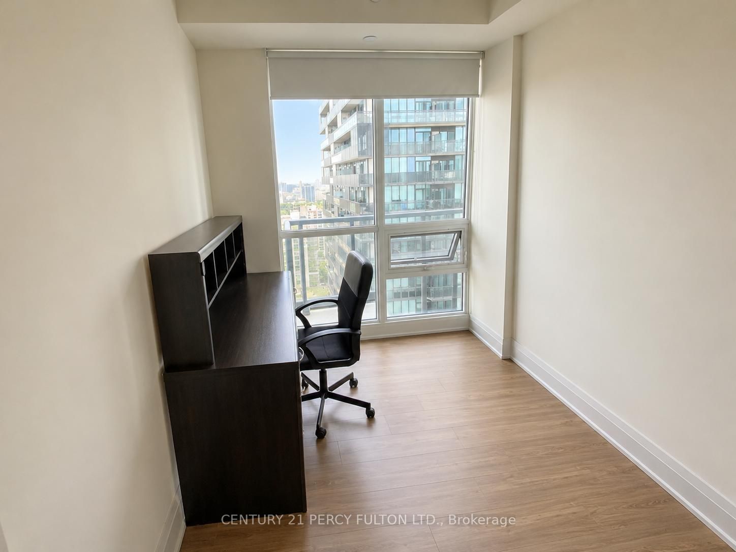 30 Roehampton Avenue 2402, Toronto, ON M4P 1R2 photo 2
