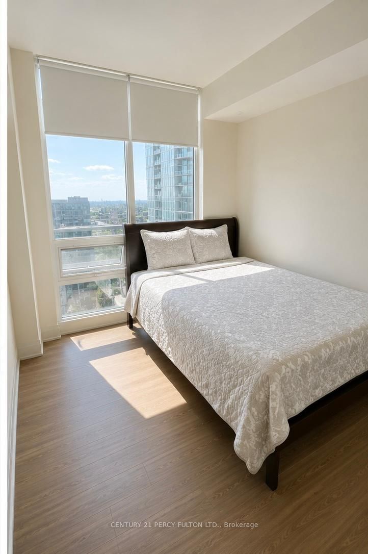 30 Roehampton Avenue 2402, Toronto, ON M4P 1R2 photo 3