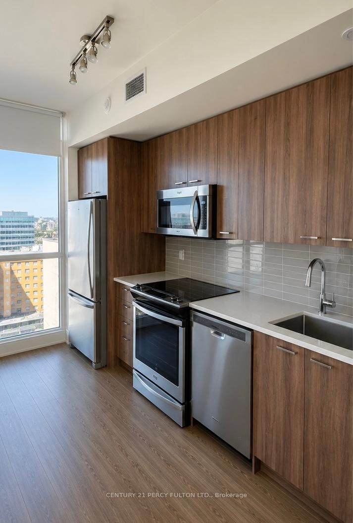 30 Roehampton Avenue 2402, Toronto, ON M4P 1R2 photo 4