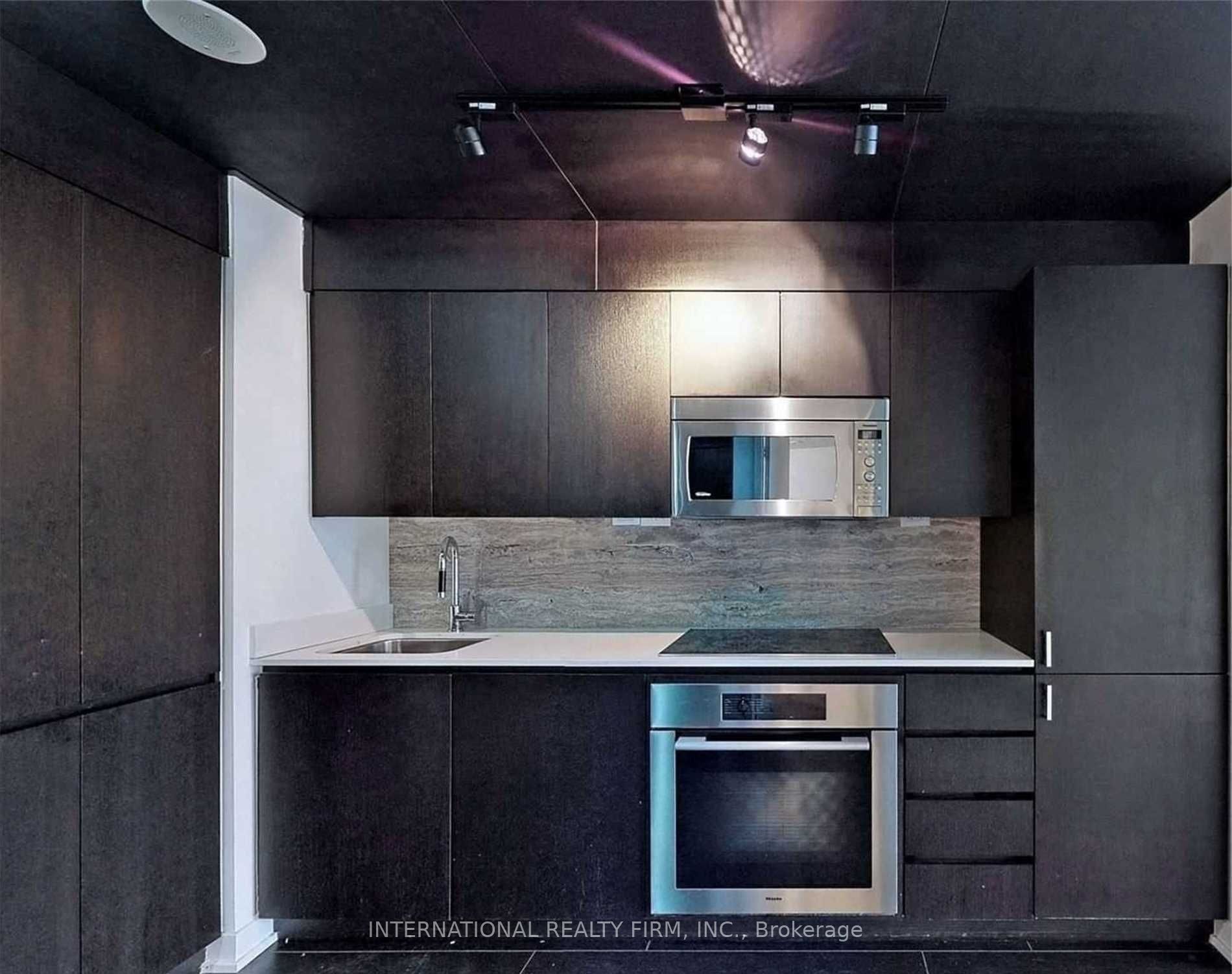 15 S Iceboat Terrace 3503, Toronto, ON M5V 4A5 photo 3
