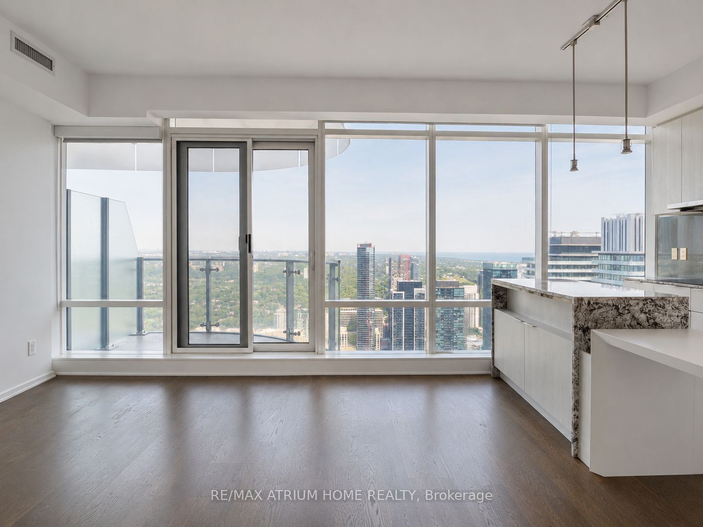 1 Bloor Street E 5403, Toronto, ON M4W 0A8 photo 4