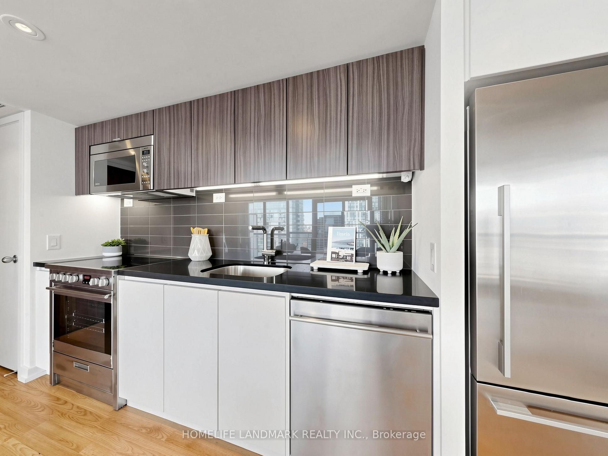 75 Queens Wharf Road 2215, Toronto, ON M5V 0J8 photo 2