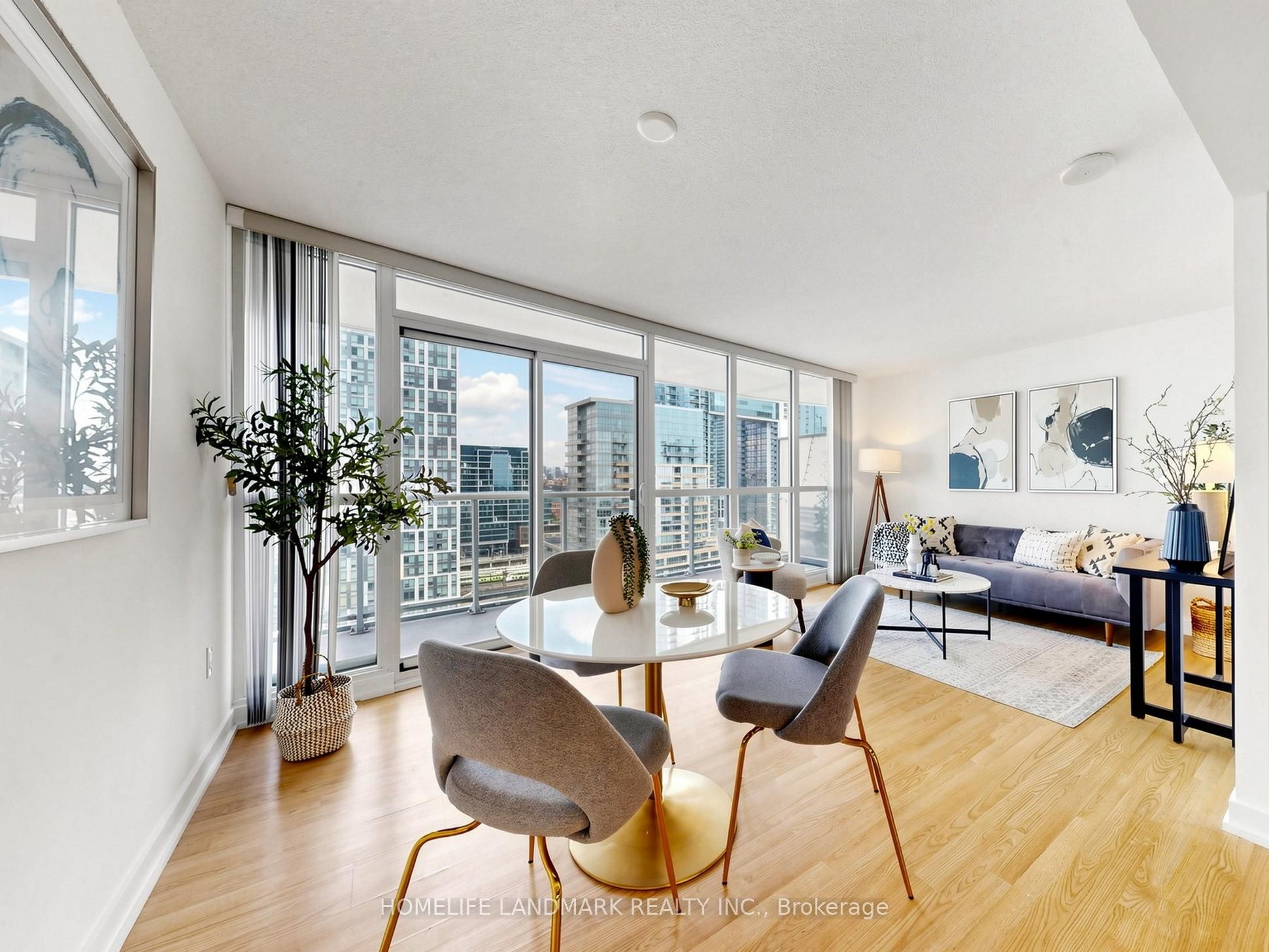 75 Queens Wharf Road 2215, Toronto, ON M5V 0J8 photo 5