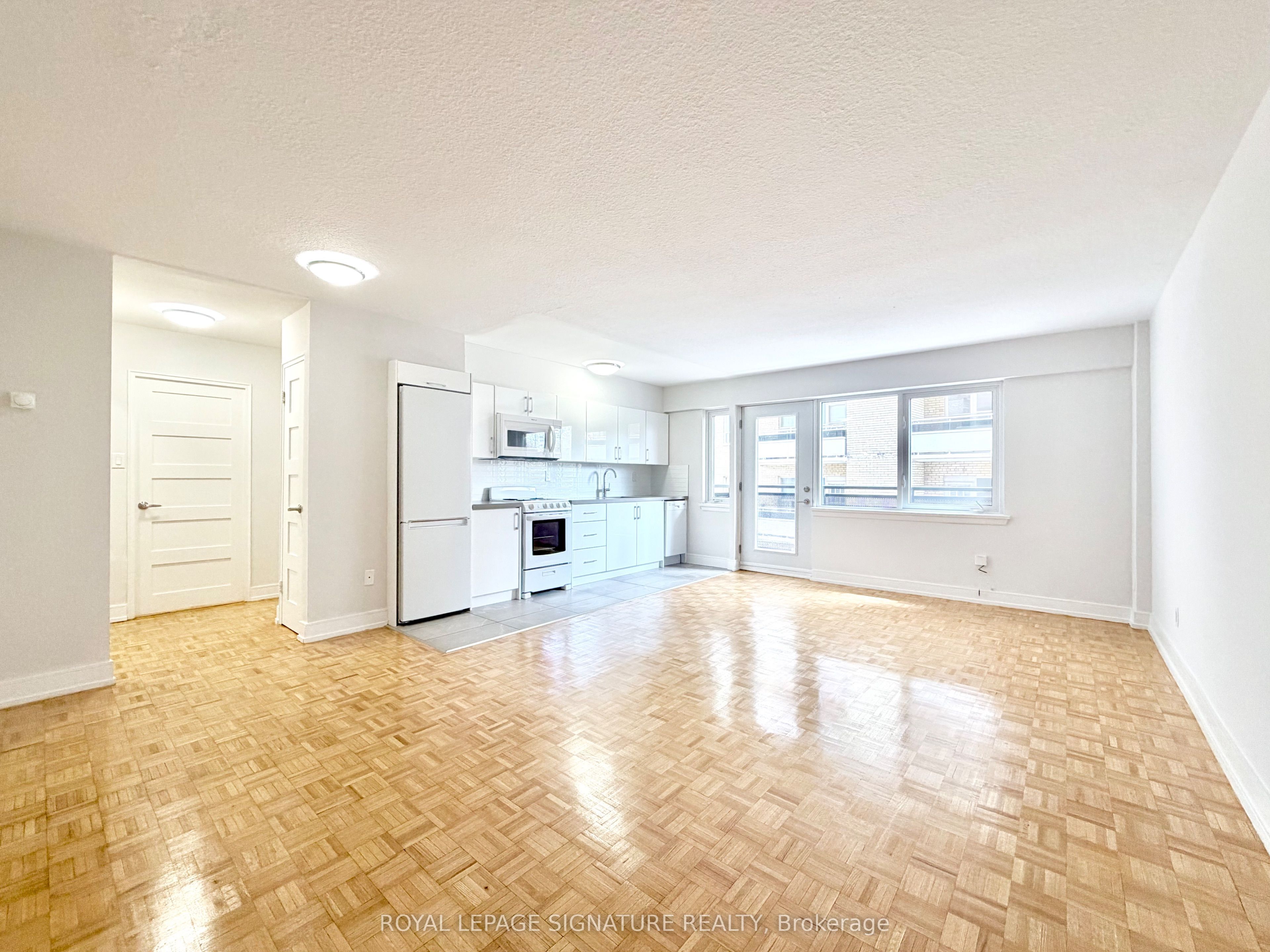 95 Lawton Boulevard 307, Toronto, ON M4V 1Z8 photo 2