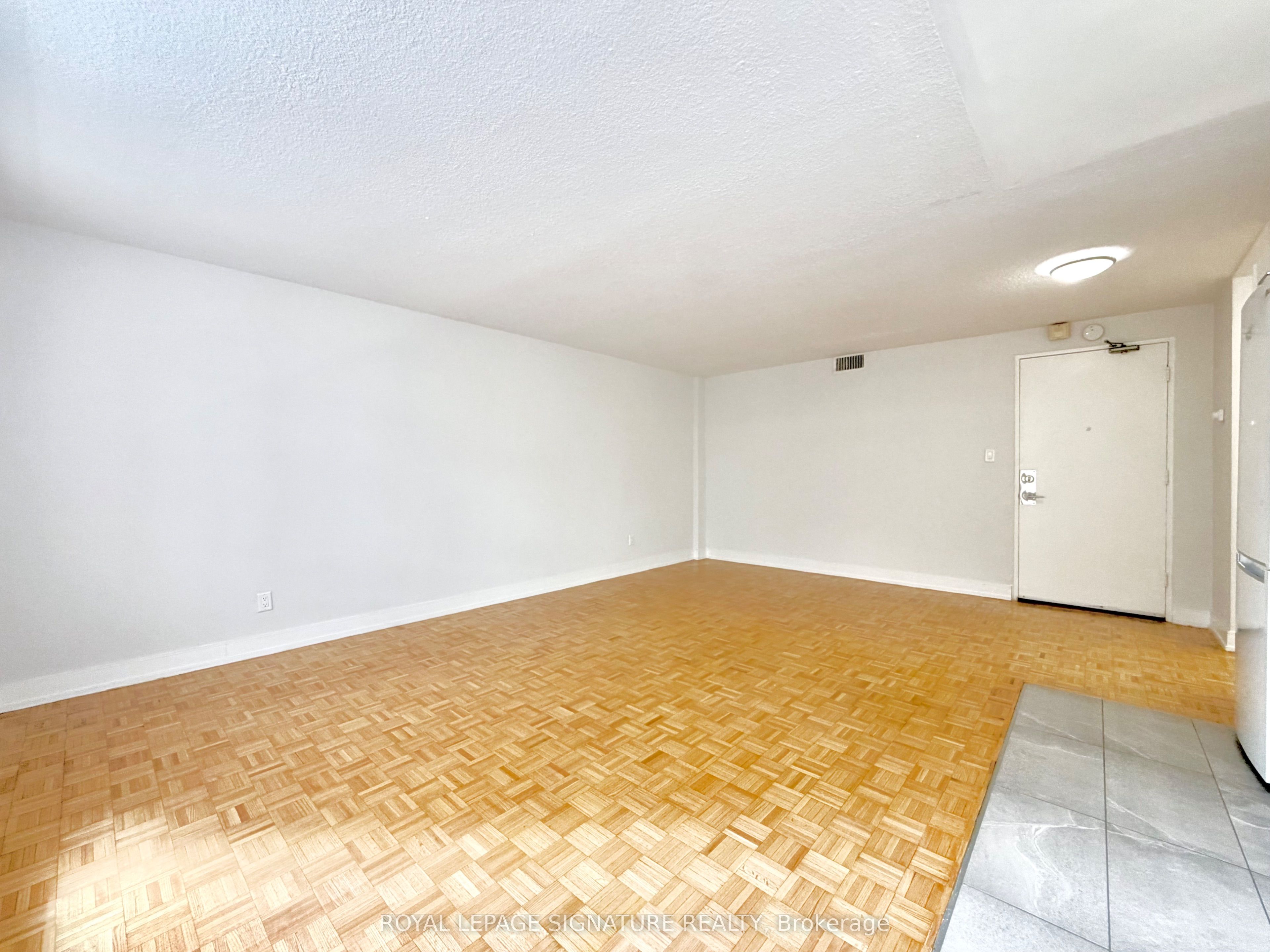 95 Lawton Boulevard 307, Toronto, ON M4V 1Z8 photo 4