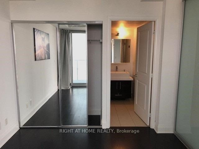 65 St Mary Street 3004, Toronto, ON M5S 0A6 photo 2
