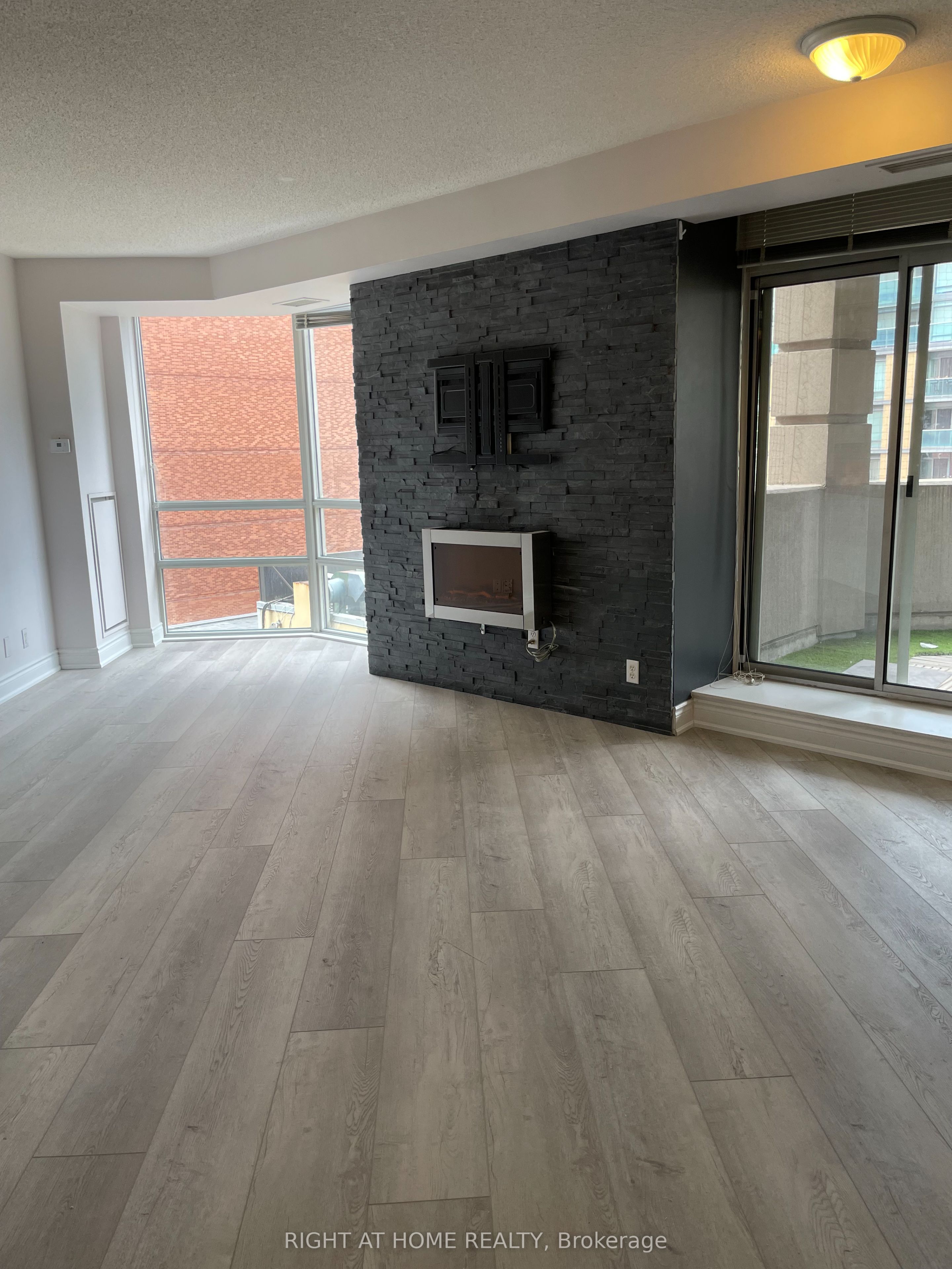 20 Collier Street 407, Toronto, ON M4W 3Y4 photo 3
