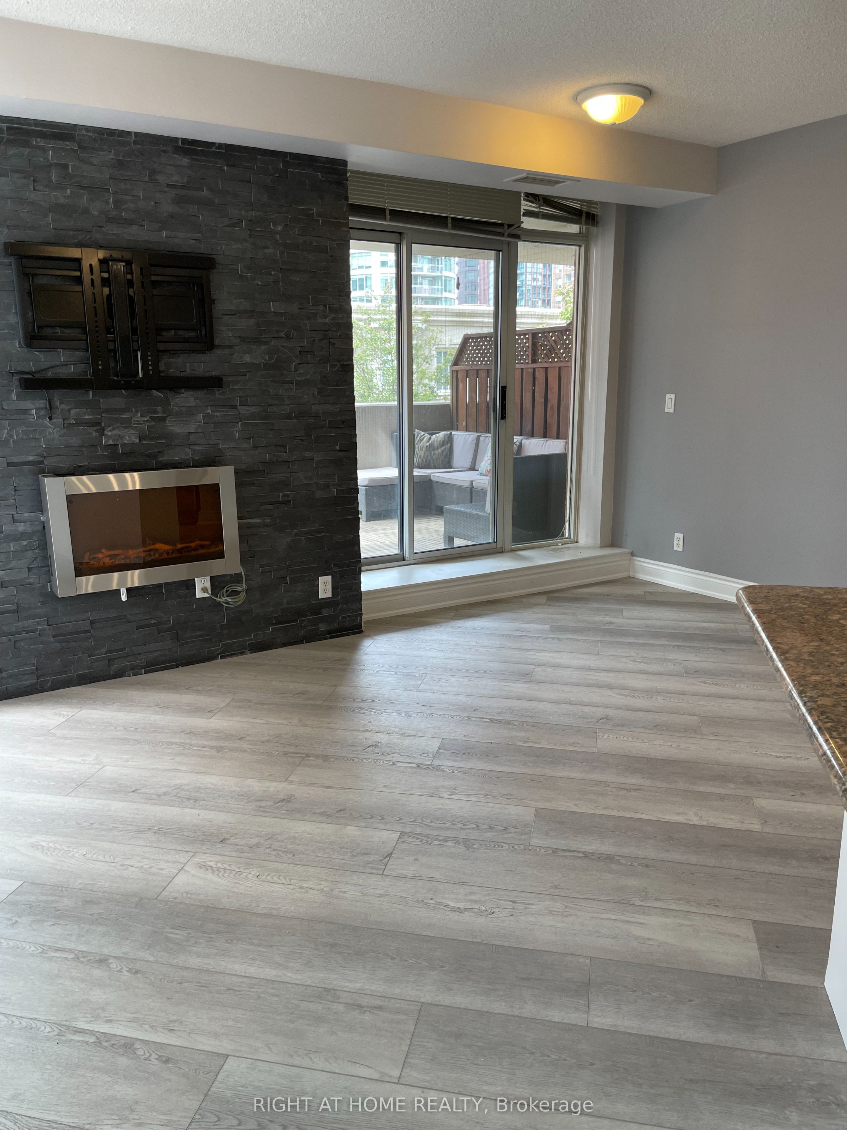 20 Collier Street 407, Toronto, ON M4W 3Y4 photo 5