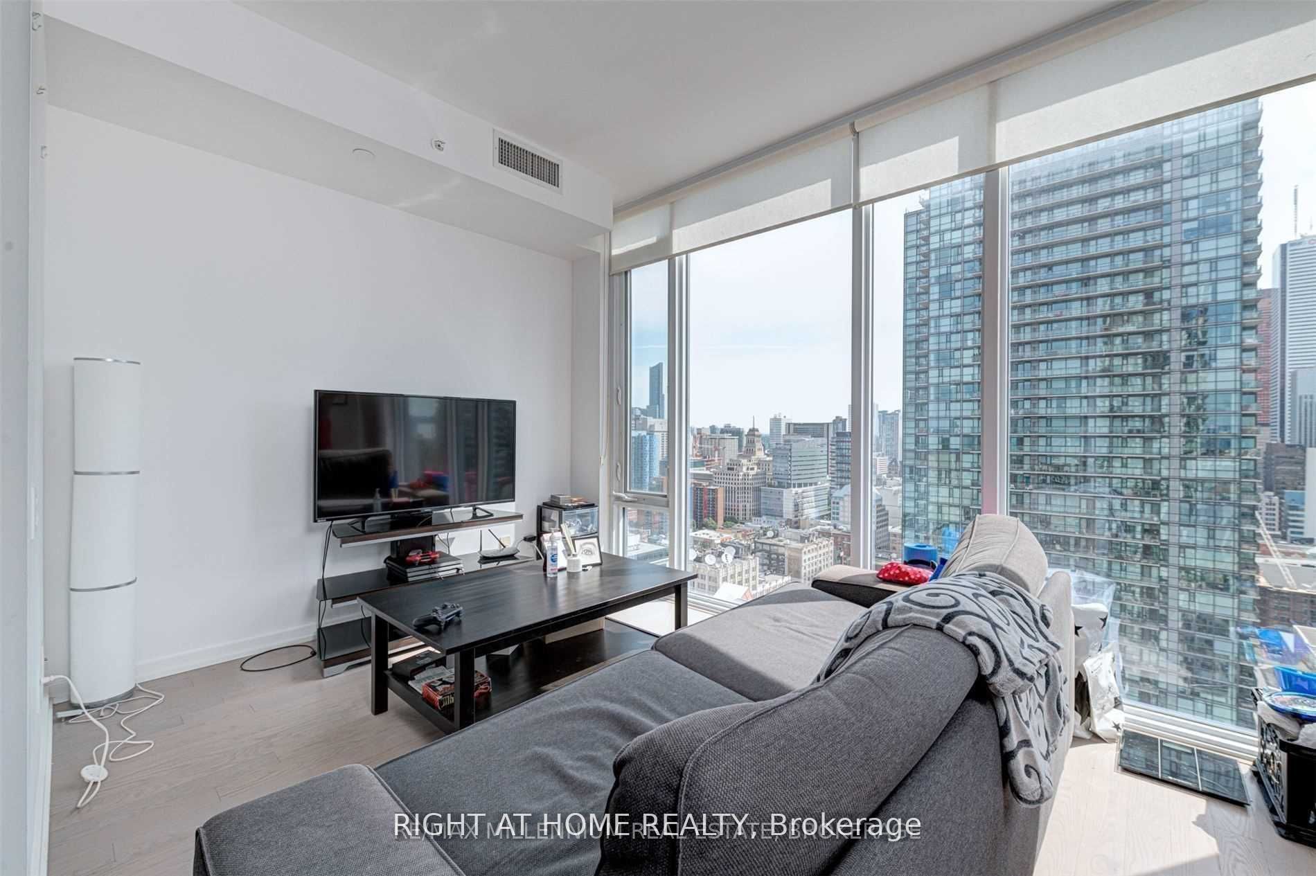101 Peter Street W 2705, Toronto, ON M5V 0G6 photo 3