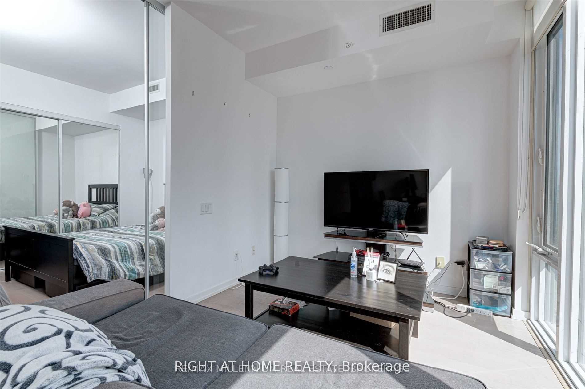 101 Peter Street W 2705, Toronto, ON M5V 0G6 photo 5