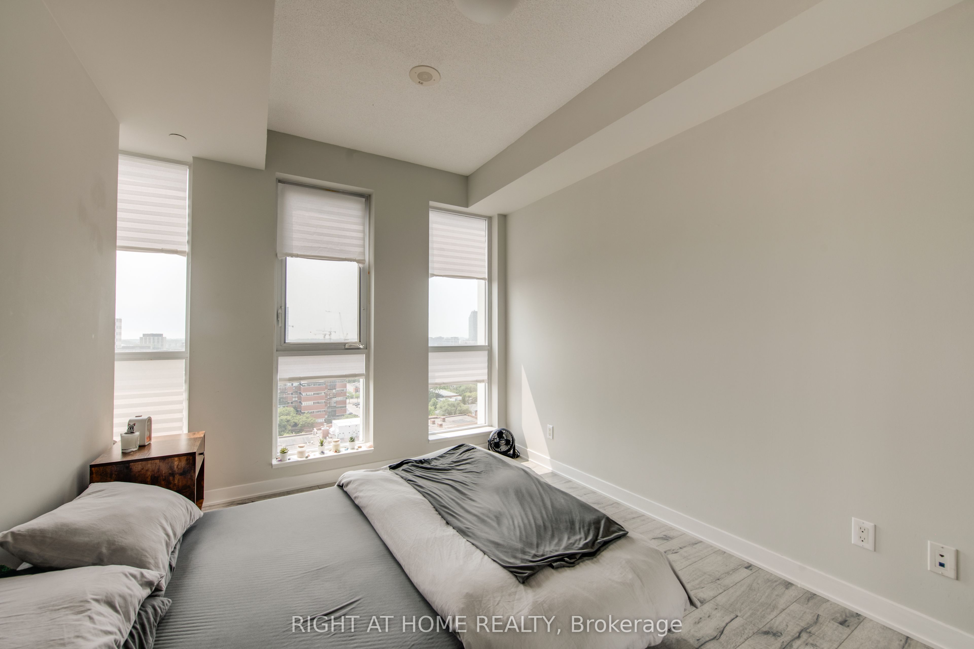 55 regent park Boulevard 1705, Toronto, ON M5A 0C2 photo 2