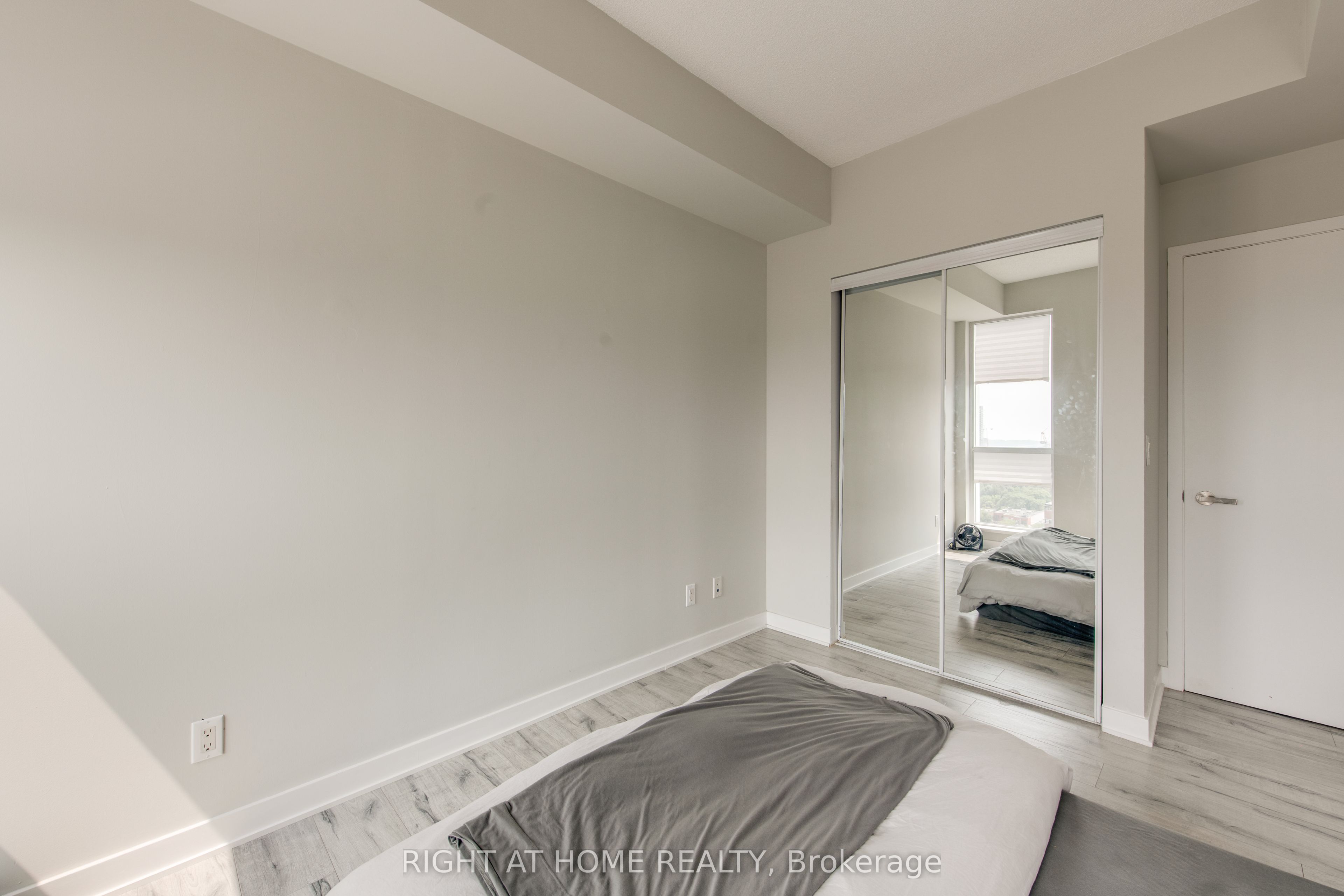 55 regent park Boulevard 1705, Toronto, ON M5A 0C2 photo 3