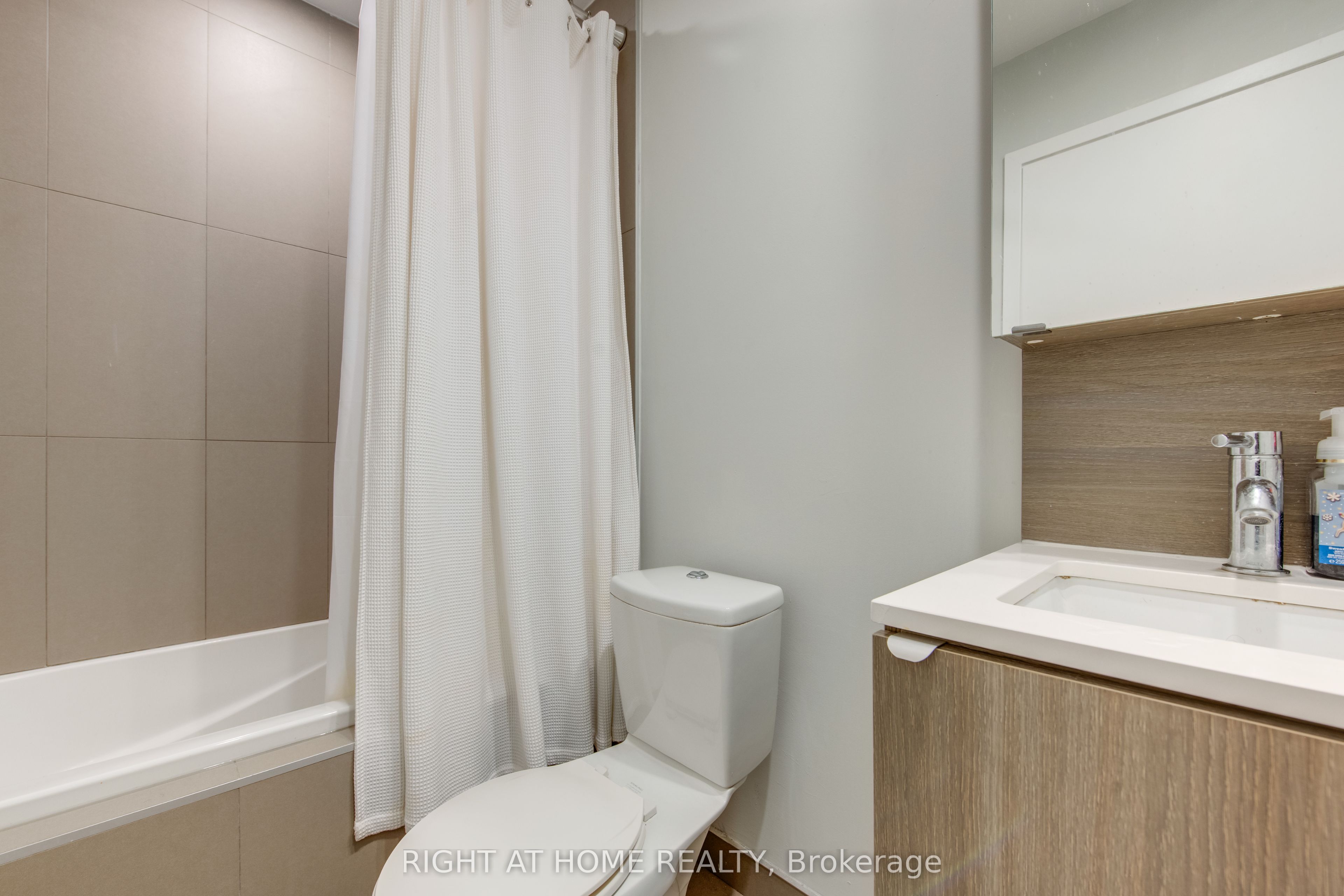 55 regent park Boulevard 1705, Toronto, ON M5A 0C2 photo 5