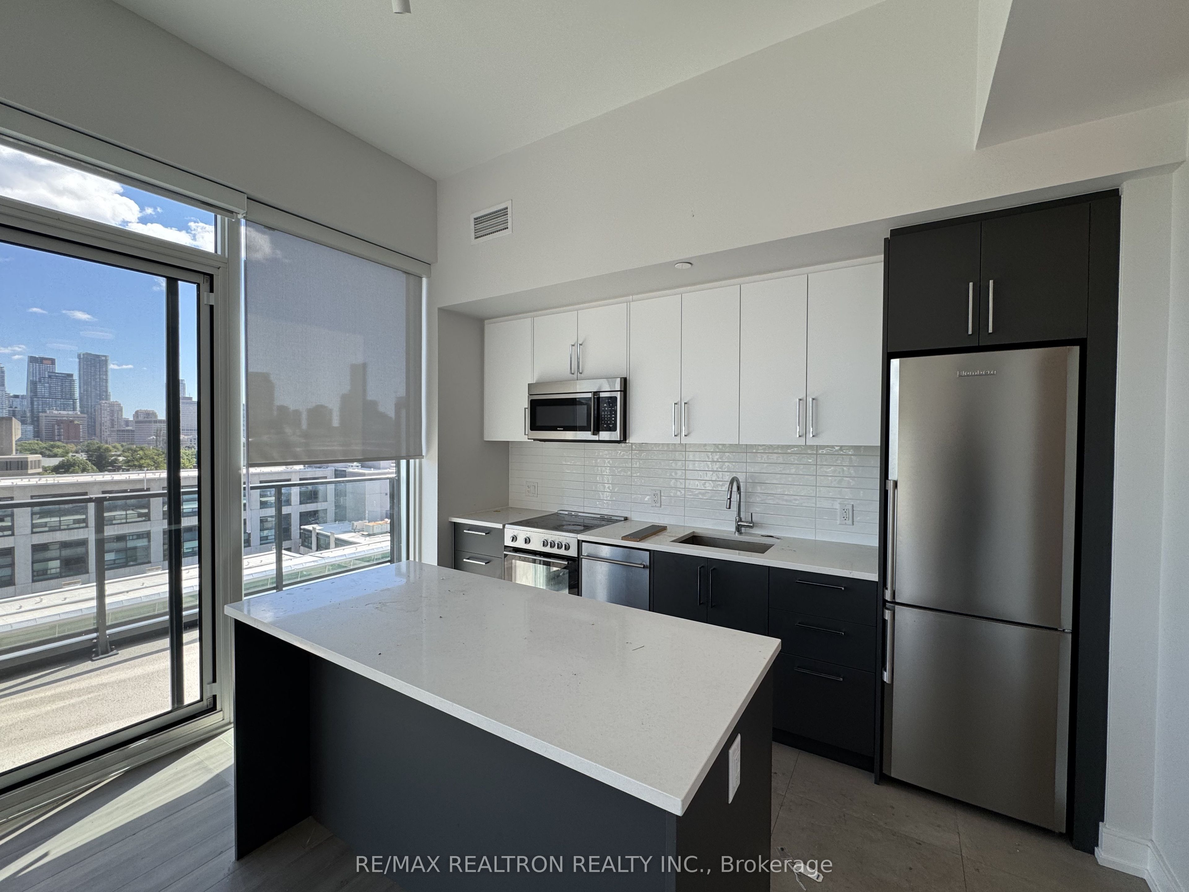 664 Spadina Avenue 1103, Toronto, ON M5S 2H7 photo 3
