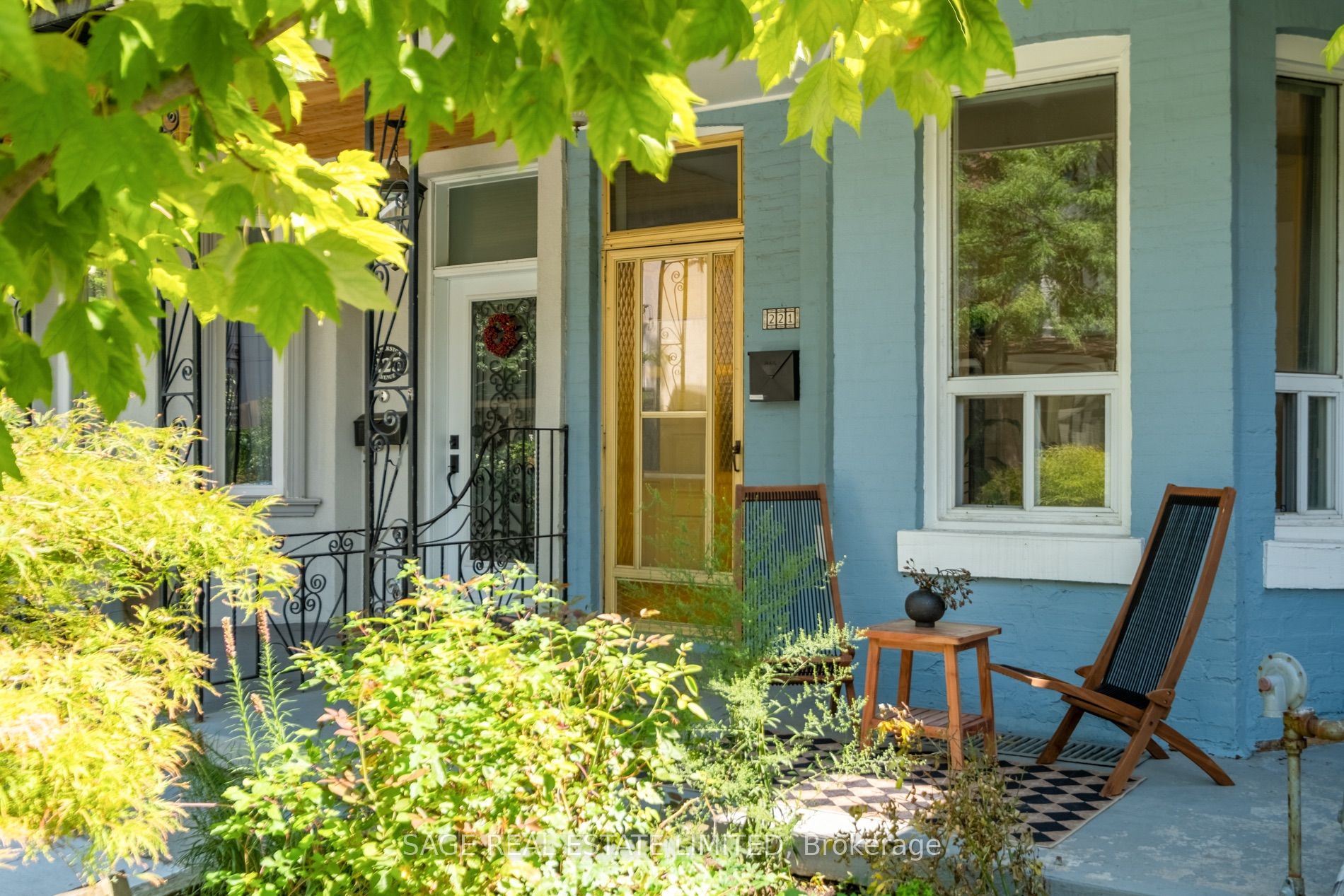 221 Palmerston Avenue, Toronto, ON M6J 2J3