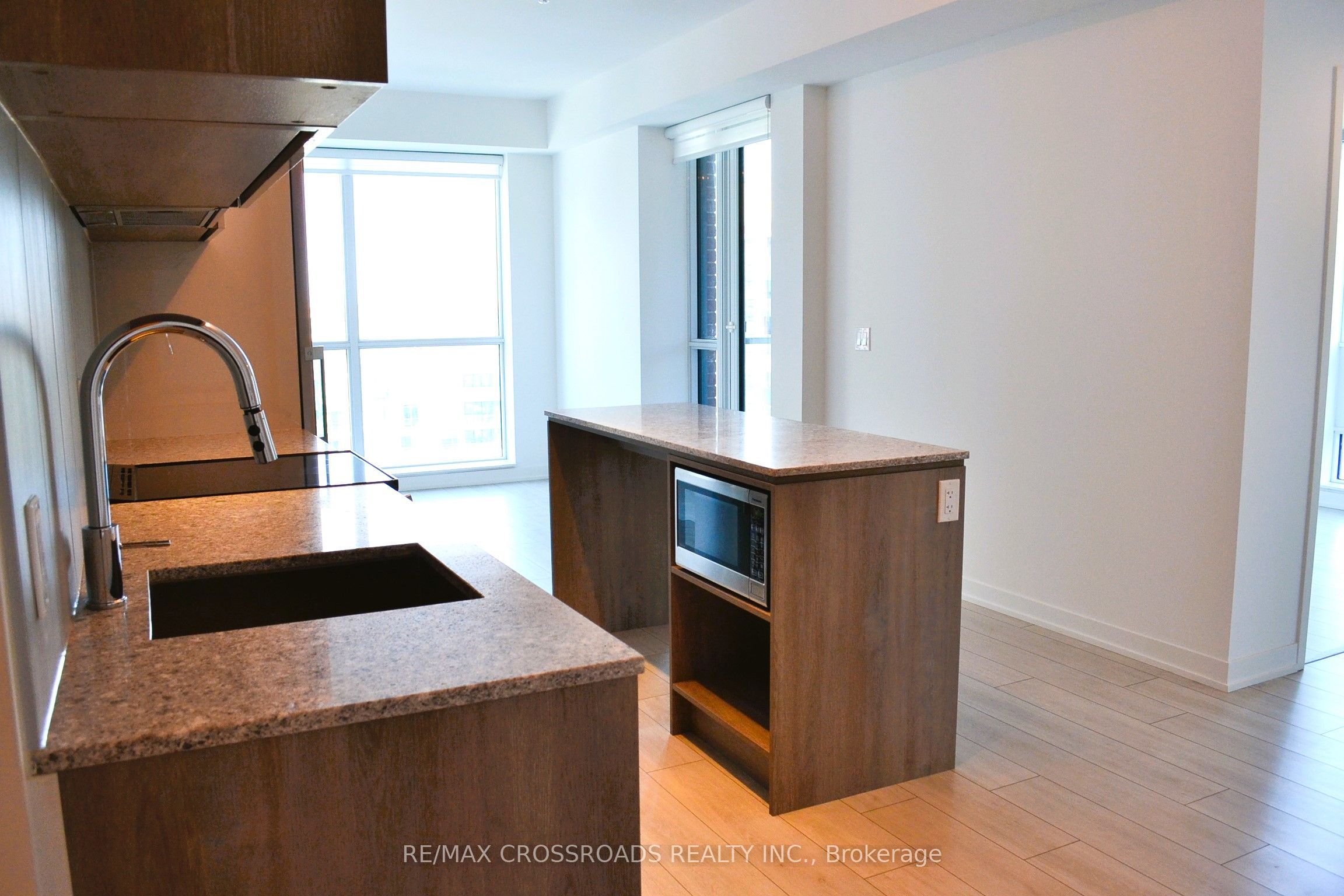 31 Tippett Road 735, Toronto, ON M3H 0C8 photo 2