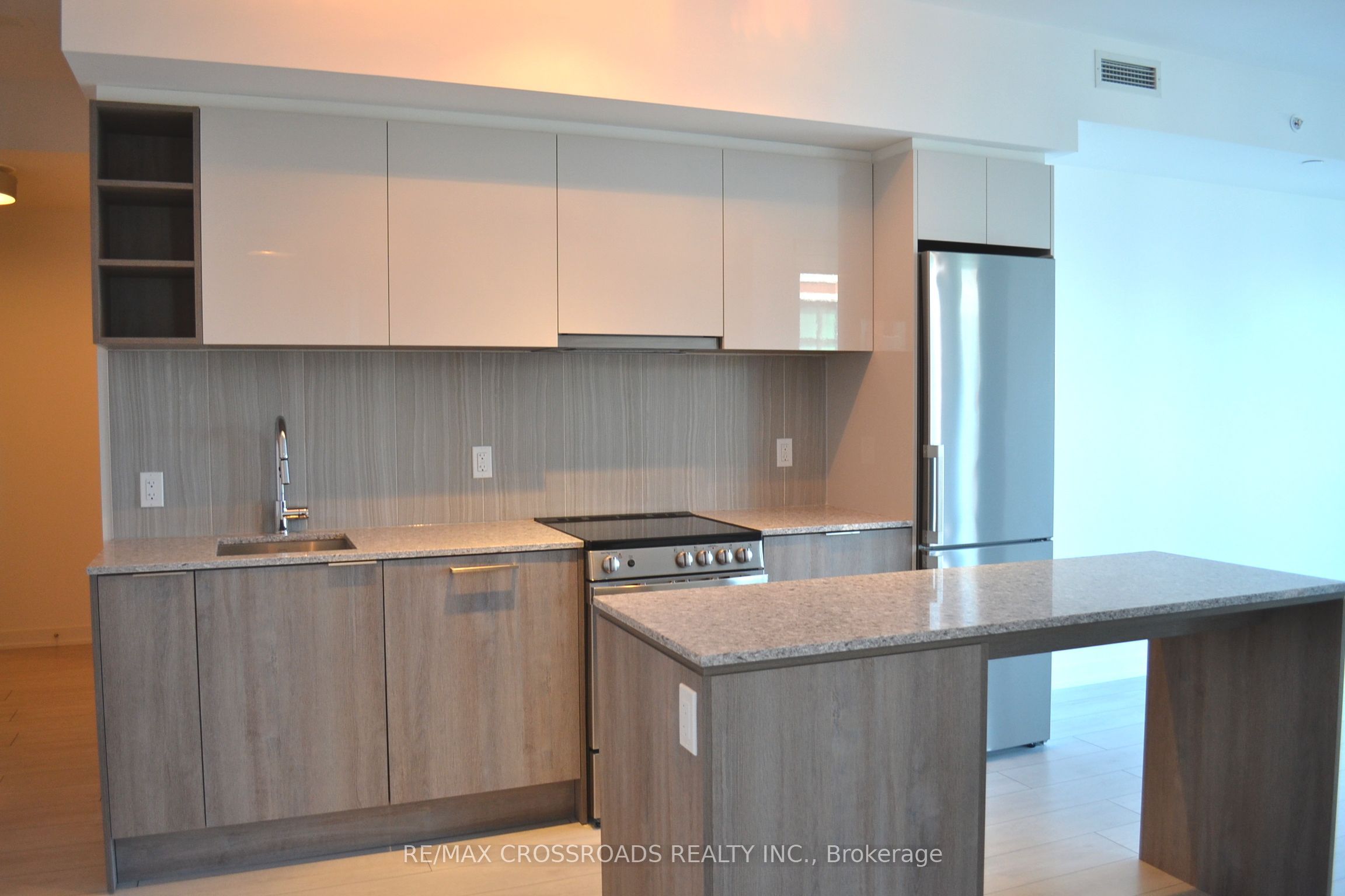31 Tippett Road 735, Toronto, ON M3H 0C8 photo 3