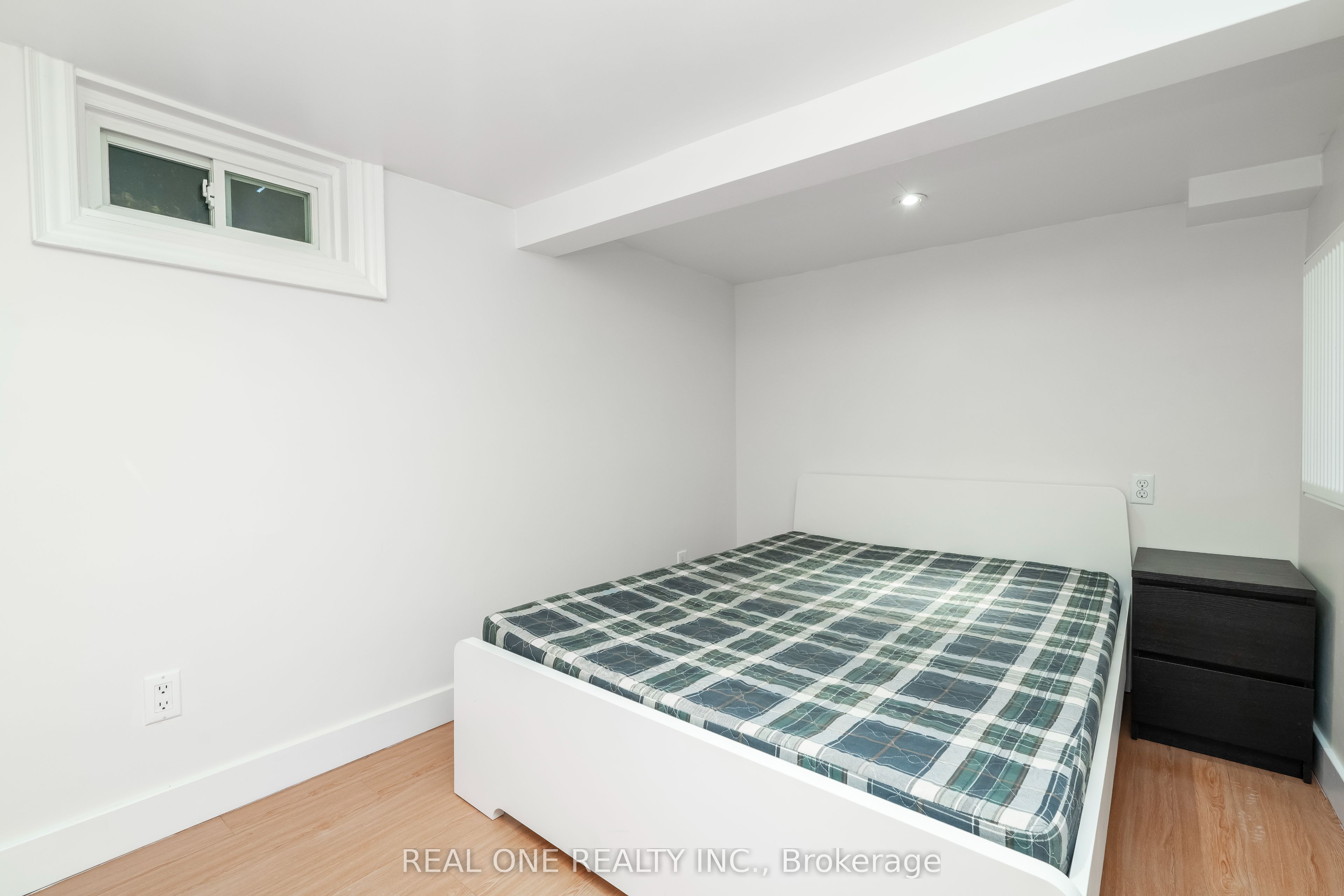 178 Manning Avenue Basement, Toronto, ON M6J 2K5 photo 3