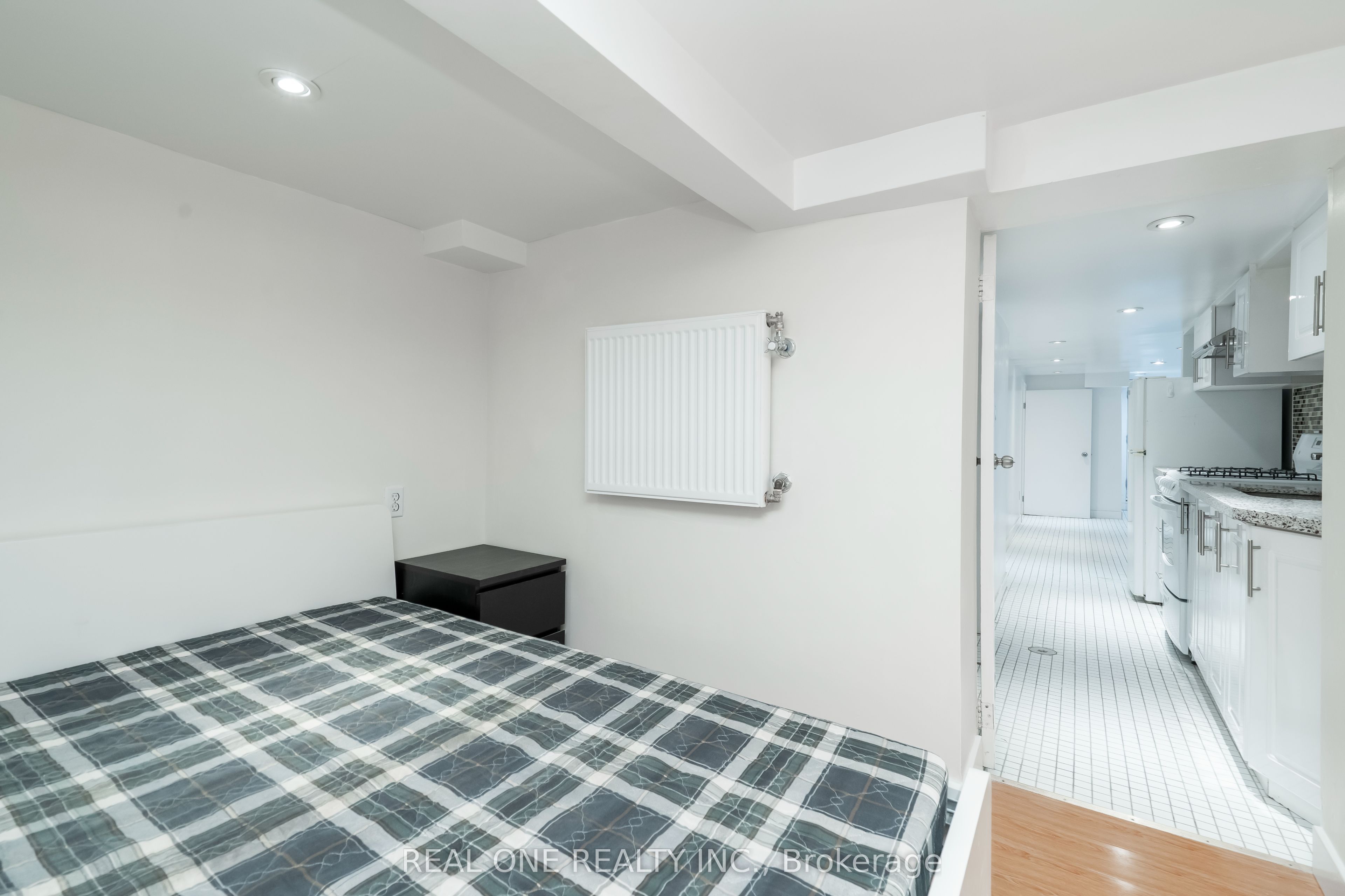 178 Manning Avenue Basement, Toronto, ON M6J 2K5 photo 4