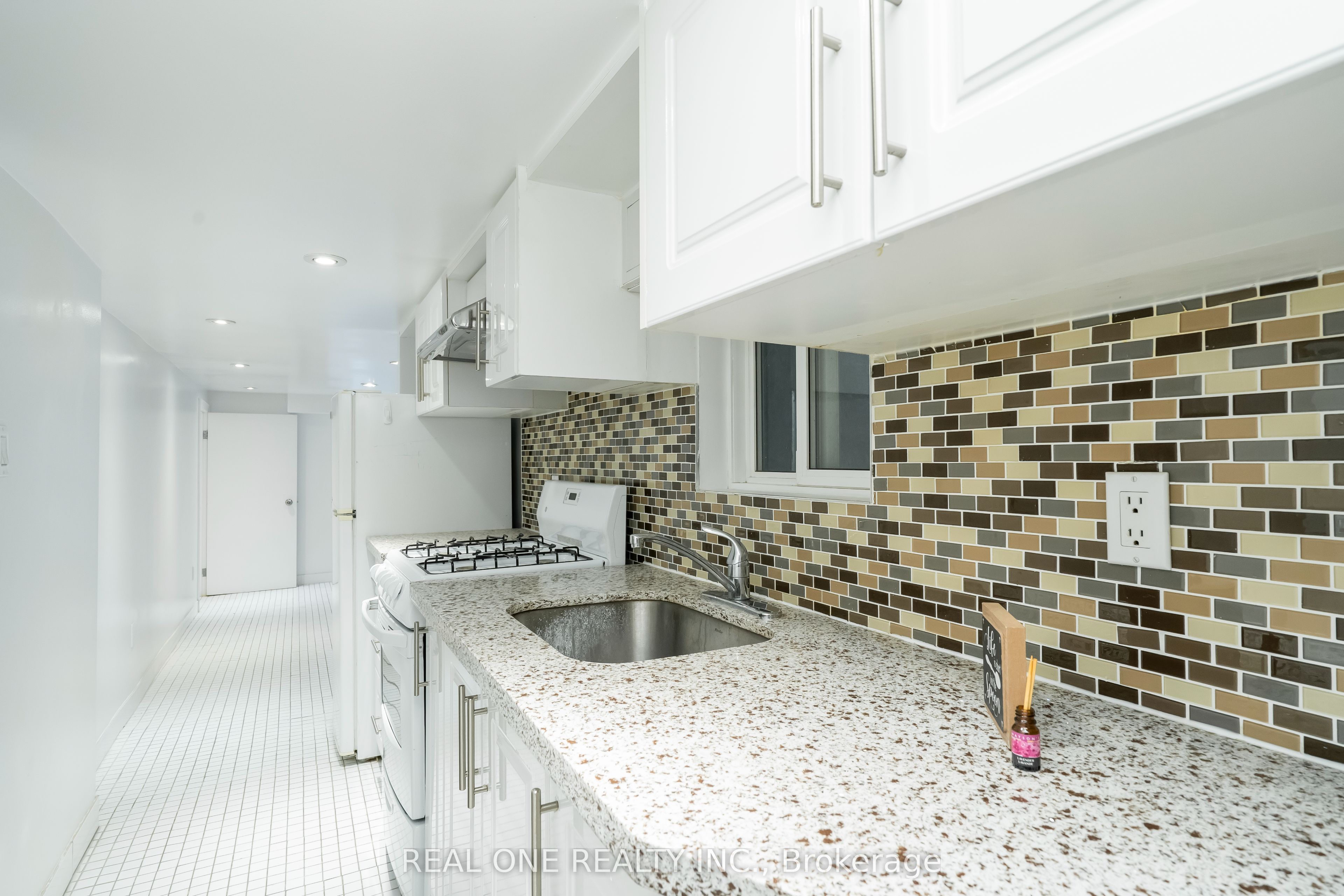 178 Manning Avenue Basement, Toronto, ON M6J 2K5 photo 5