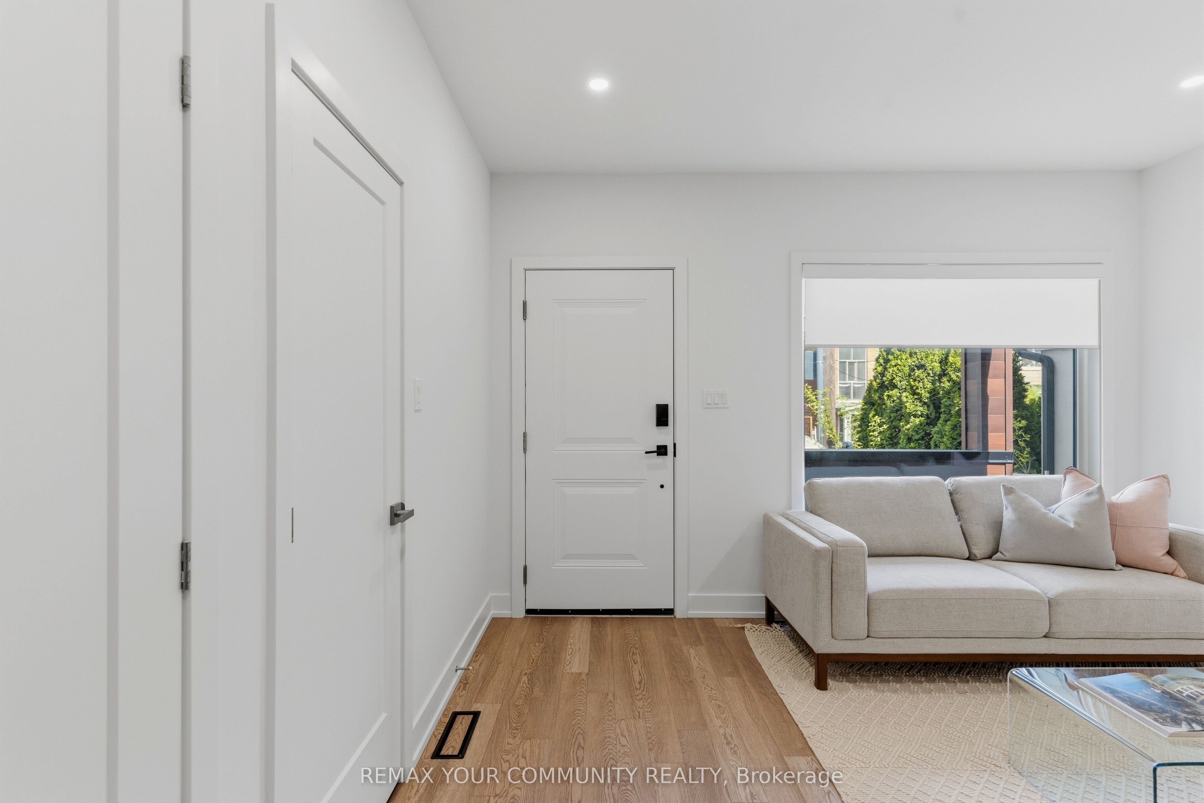 86 Kenwood Avenue 1, Toronto, ON M6C 2S2 photo 2