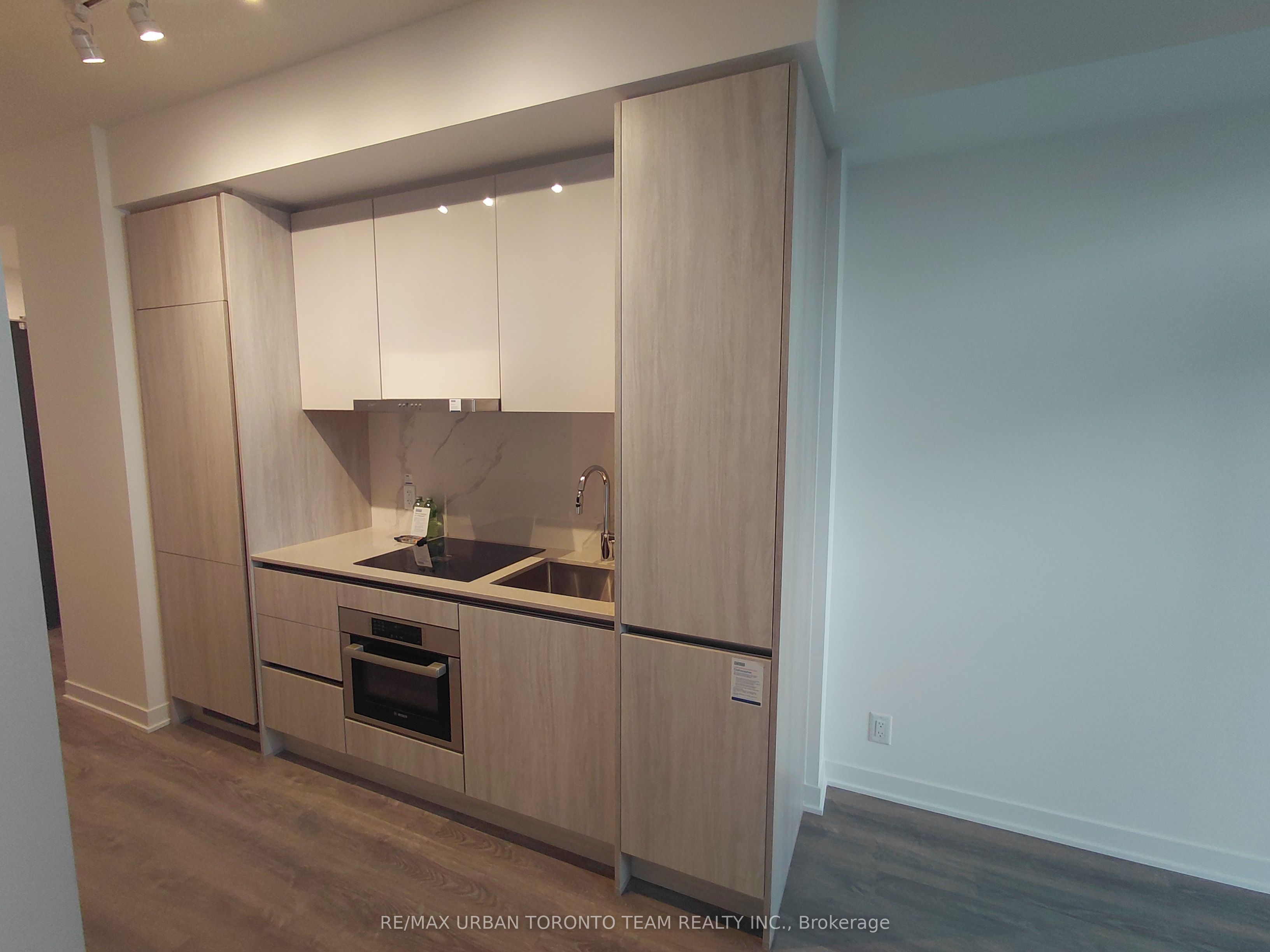 180 Front Street E 1702, Toronto, ON M5A 0K9 photo 3