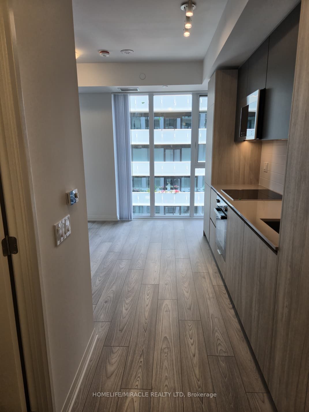 400 King Street 2501, Toronto, ON M5V 1K2 photo 5