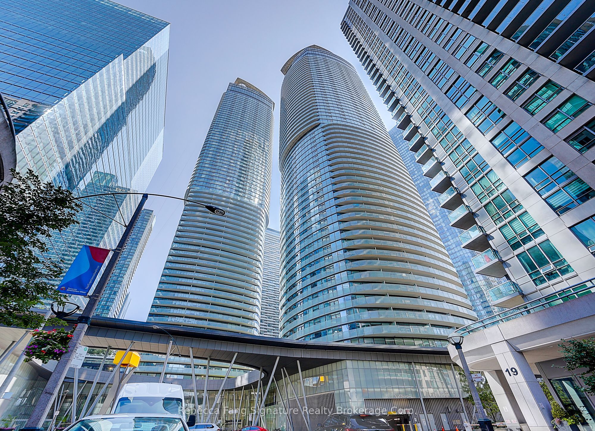 12 York Street 3811, Toronto, ON M5J 2Z2 photo 3