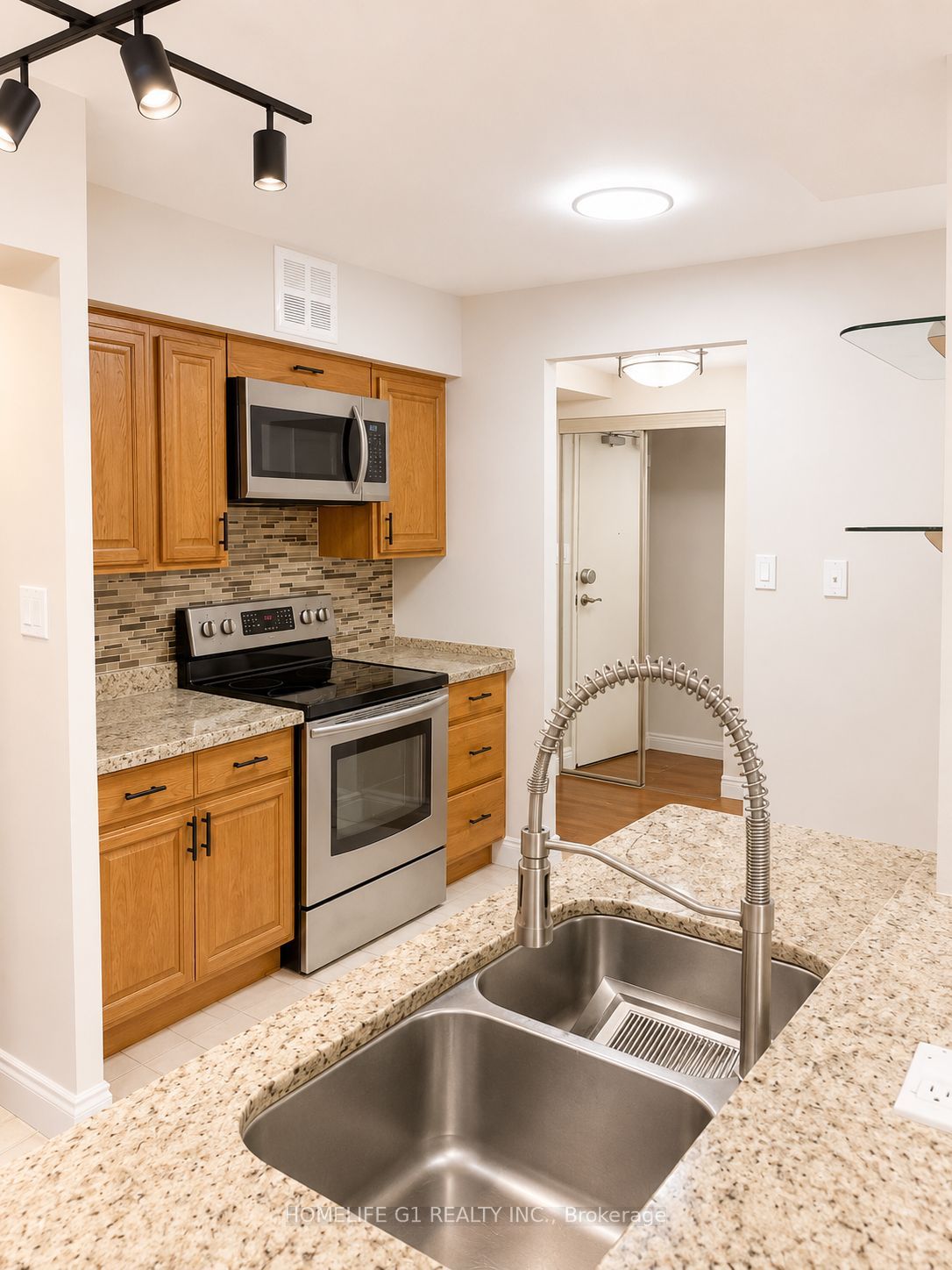 633 Bay Street 301, Toronto, ON M5G 2G4 photo 3