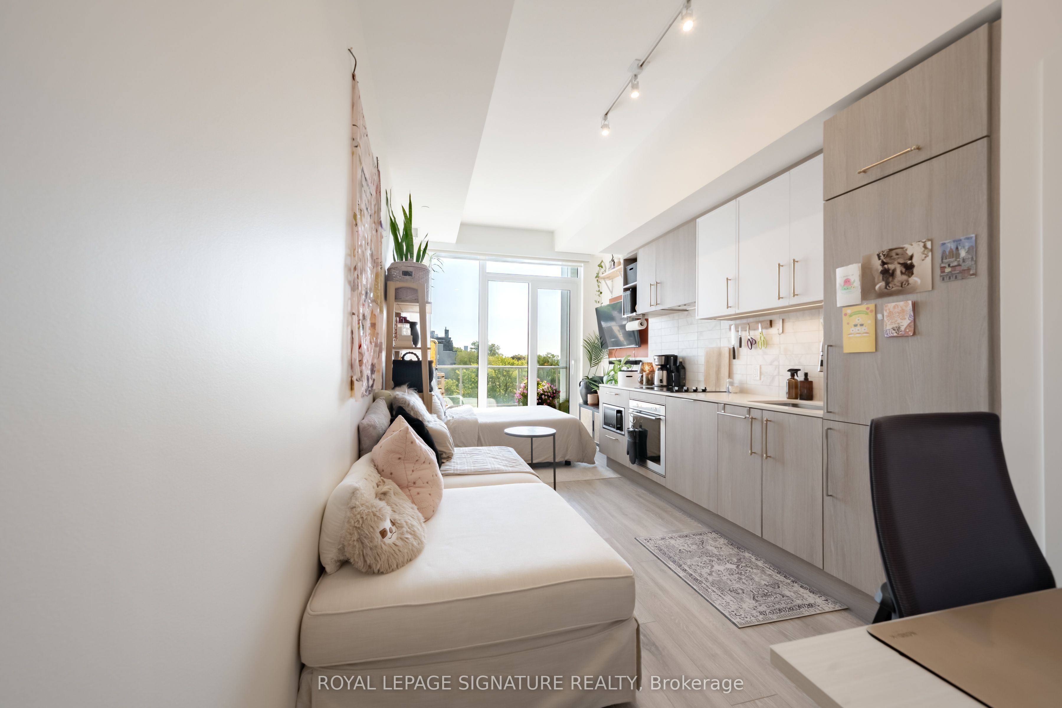 2020 Bathurst Street 929, Toronto, ON M5P 0A6