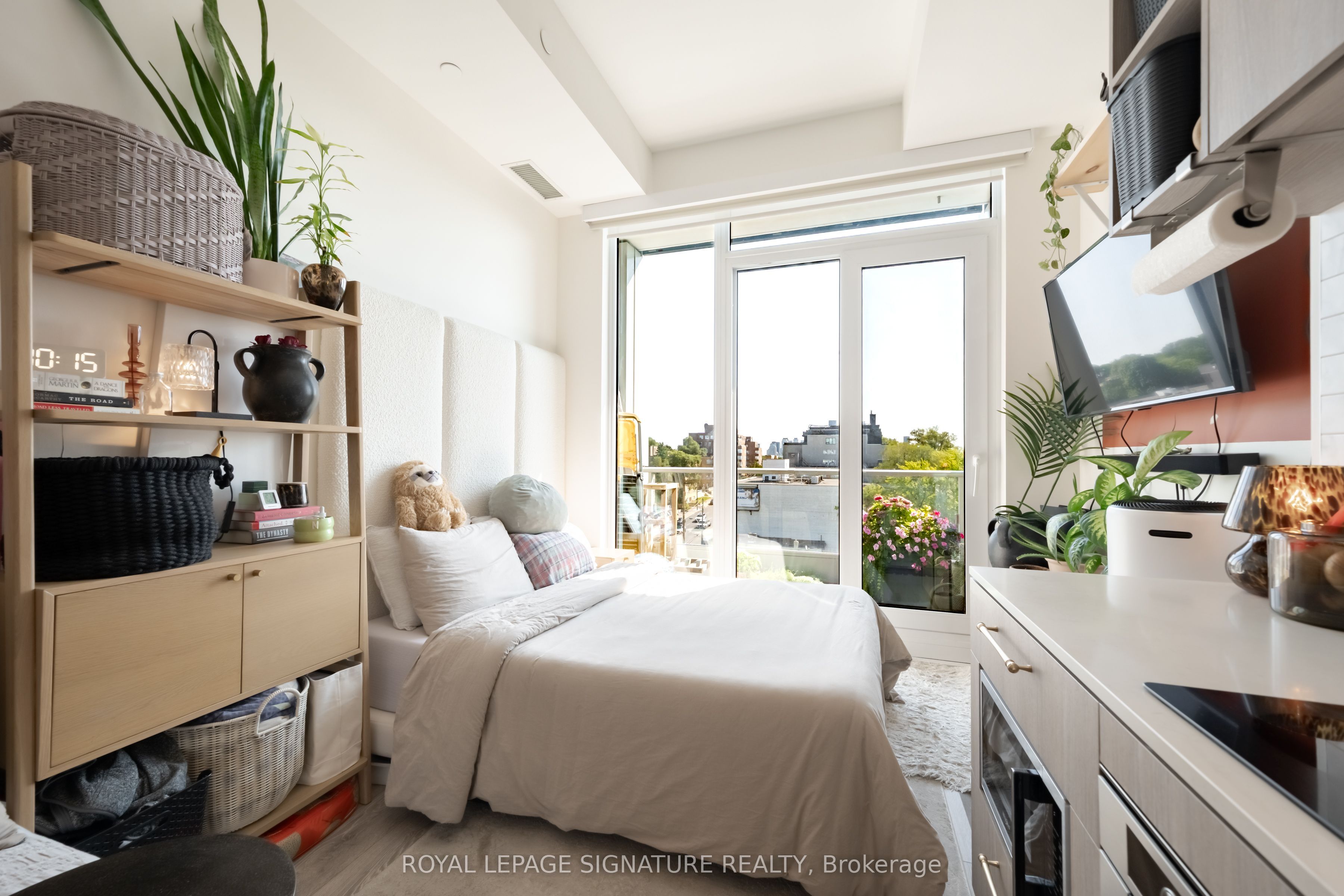 2020 Bathurst Street 929, Toronto, ON M5P 0A6 photo 2
