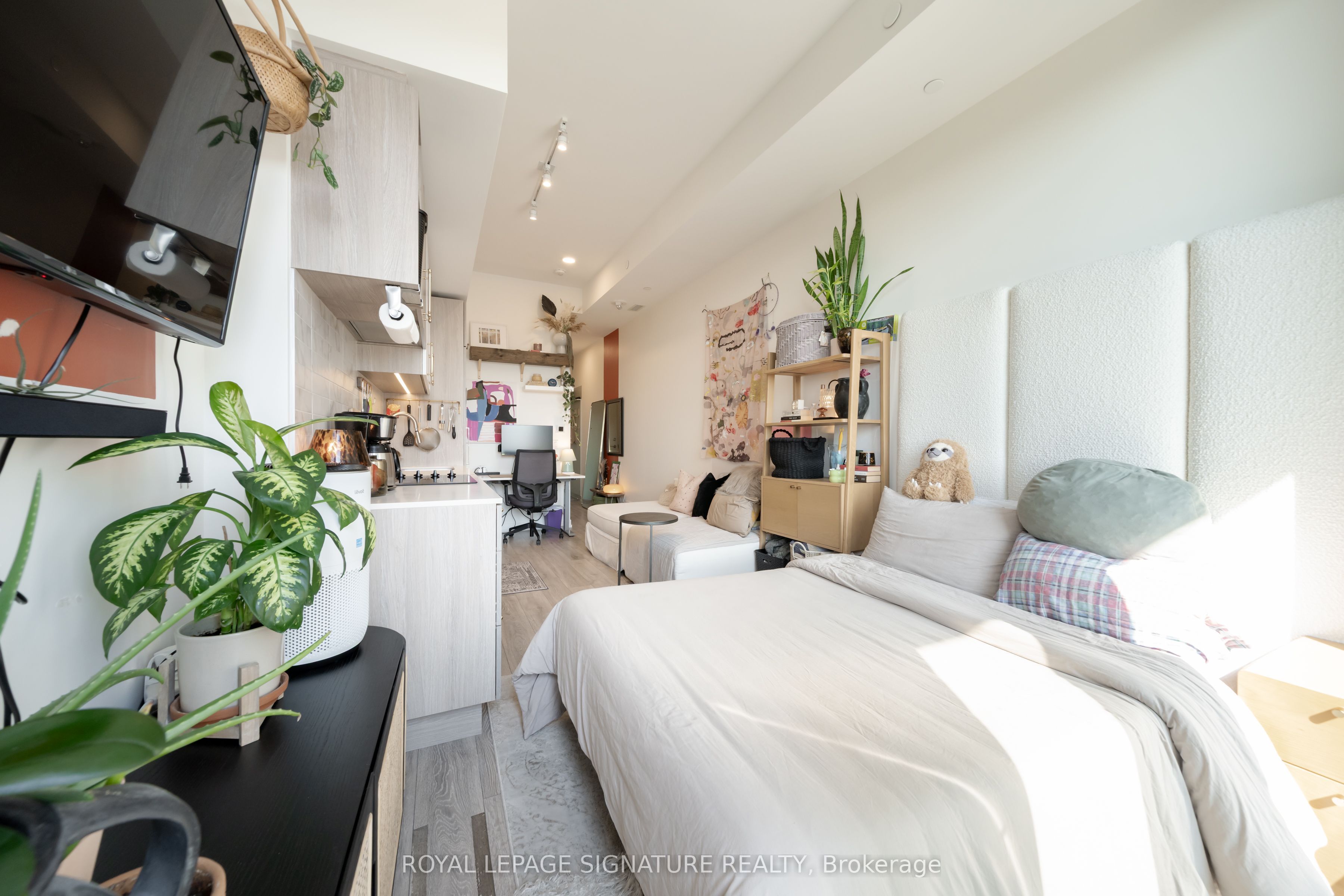 2020 Bathurst Street 929, Toronto, ON M5P 0A6 photo 3