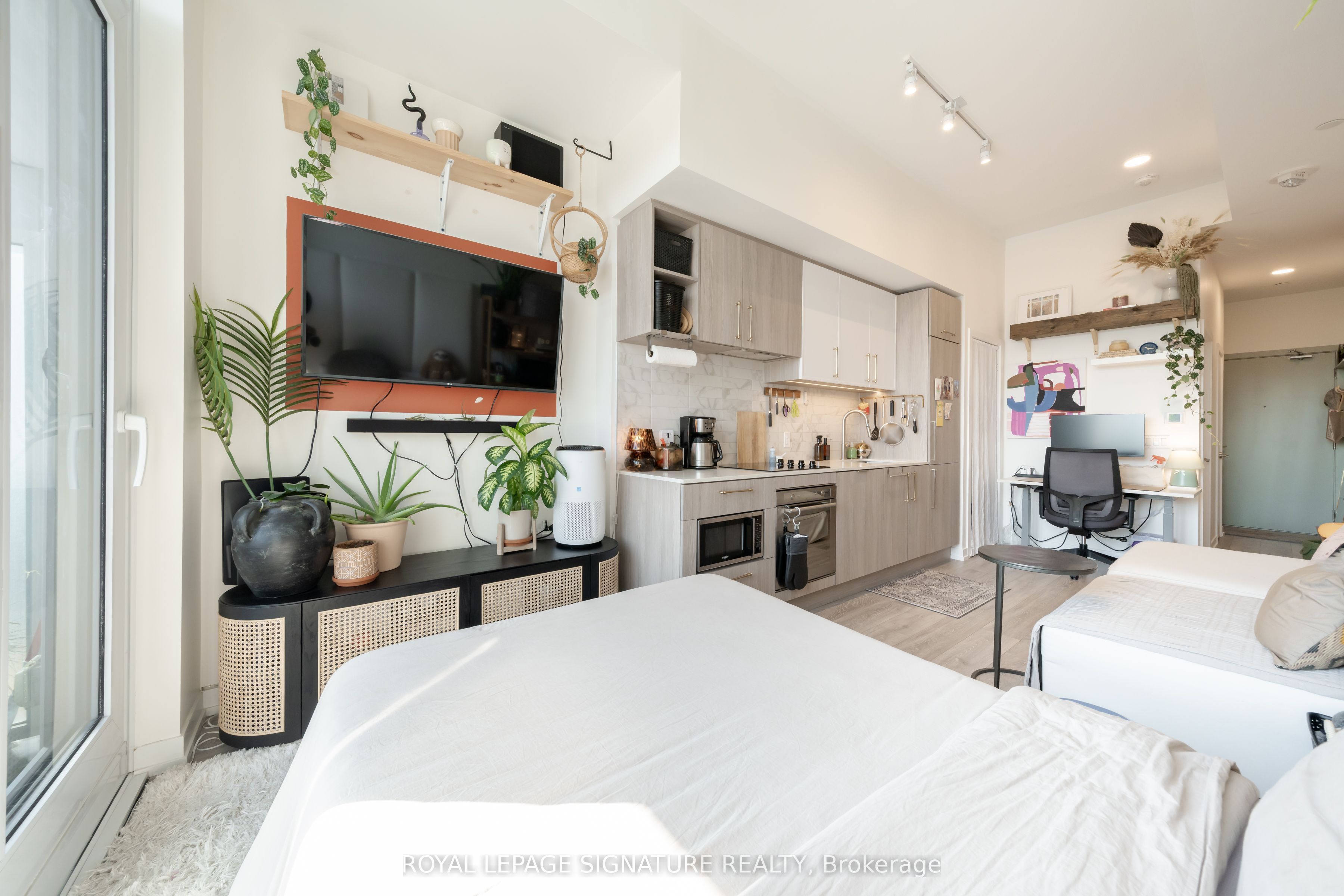 2020 Bathurst Street 929, Toronto, ON M5P 0A6 photo 4