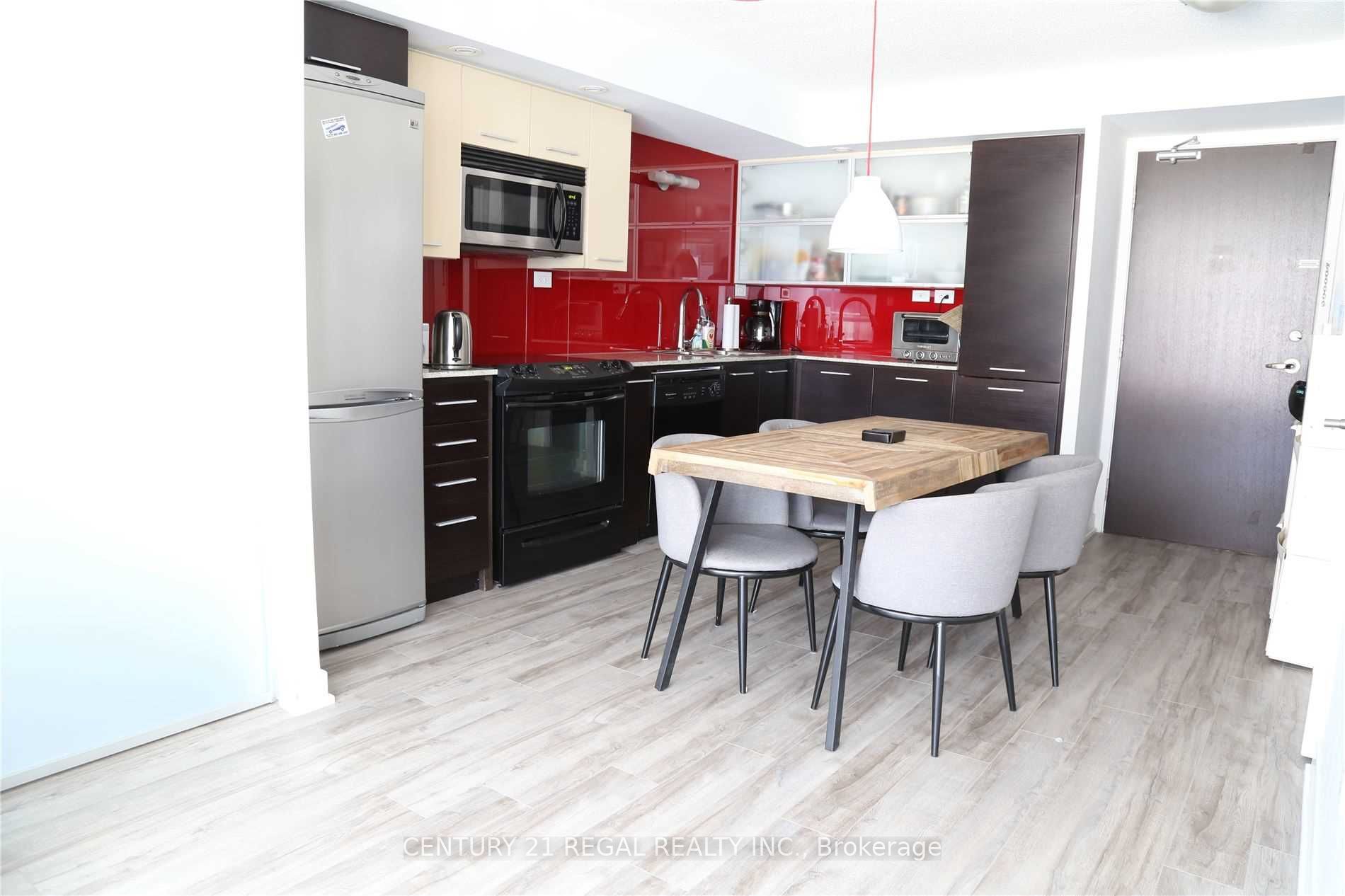 8 Telegram Mews 509, Toronto, ON M5V 3Z5 photo 4