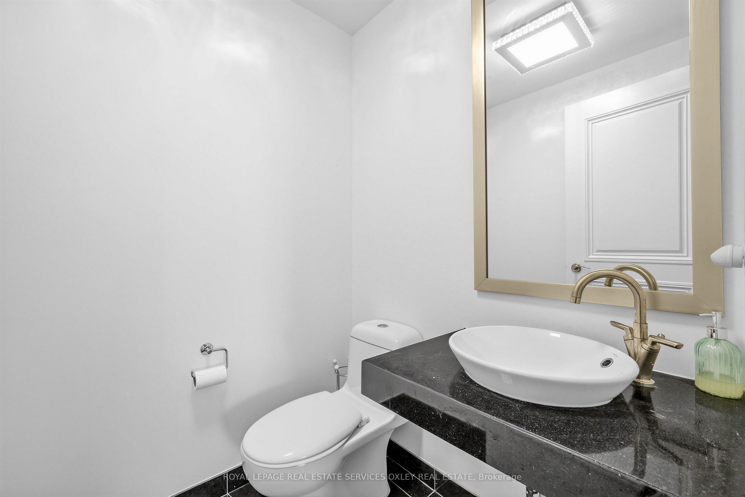 2181 Yonge Street 3701, Toronto, ON M4S 3H7 photo 4