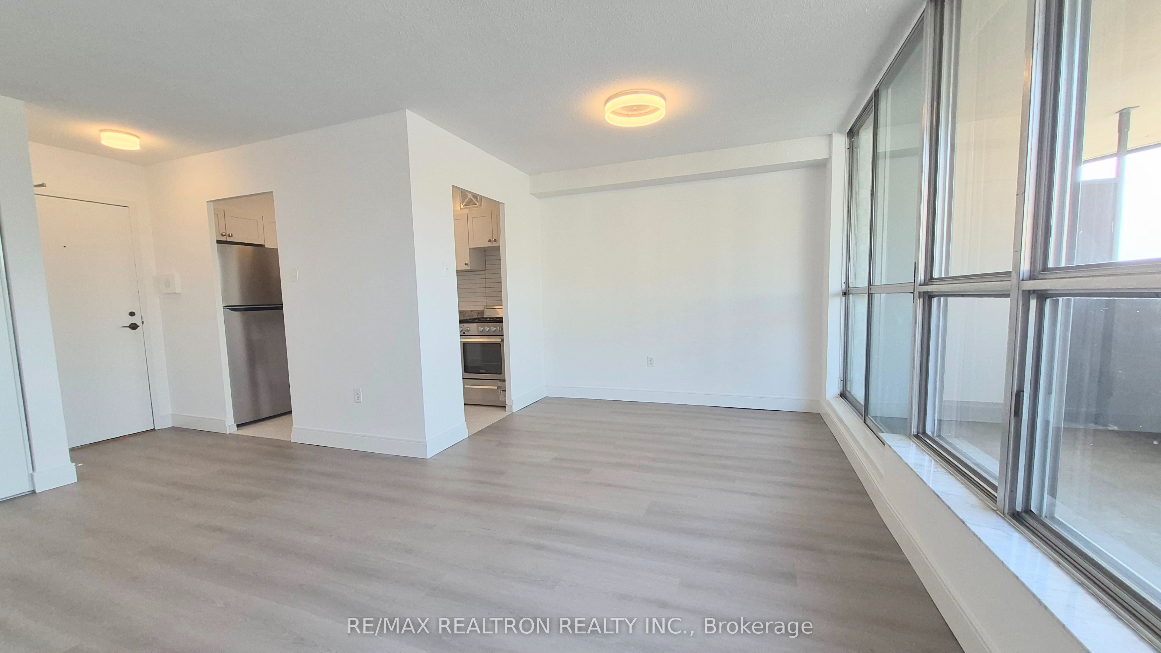 21 Vaughan Road 2303, Toronto, ON M6G 2N2 photo 3