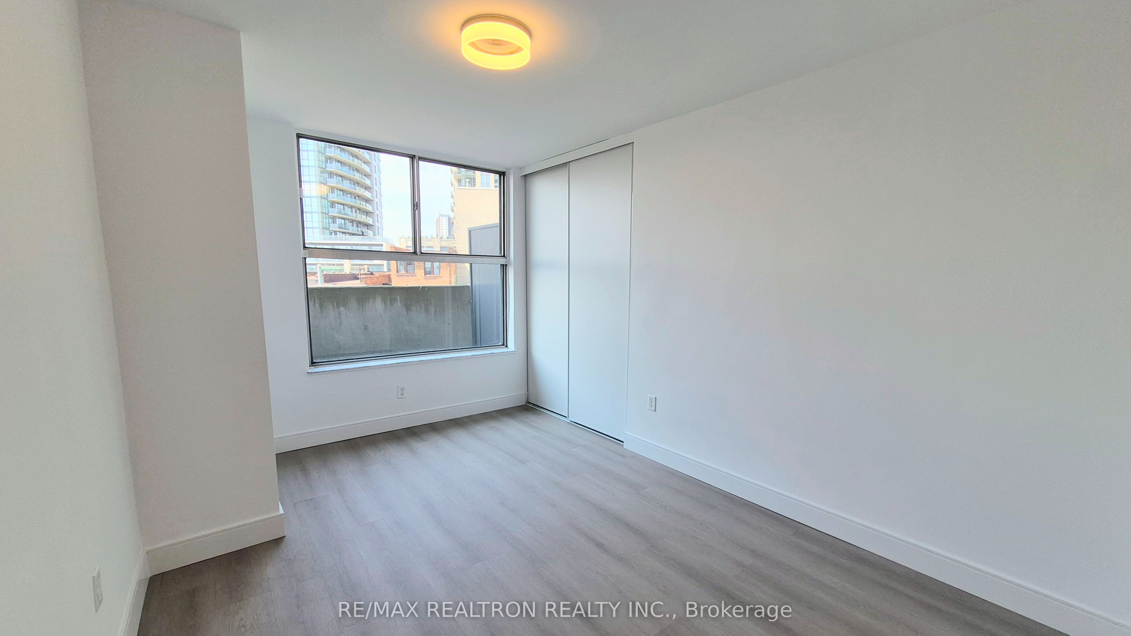 21 Vaughan Road 2303, Toronto, ON M6G 2N2 photo 5