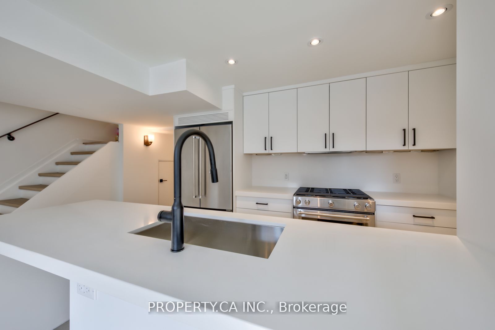 572 Palmerston Avenue Lower, Toronto, ON M6G 2P7 photo 5