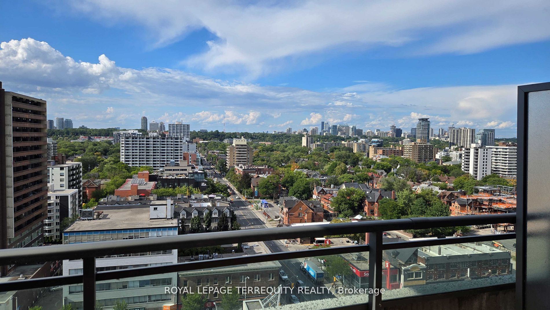 736 Spadina Avenue 1606, Toronto, ON M5S 2J6 photo 2
