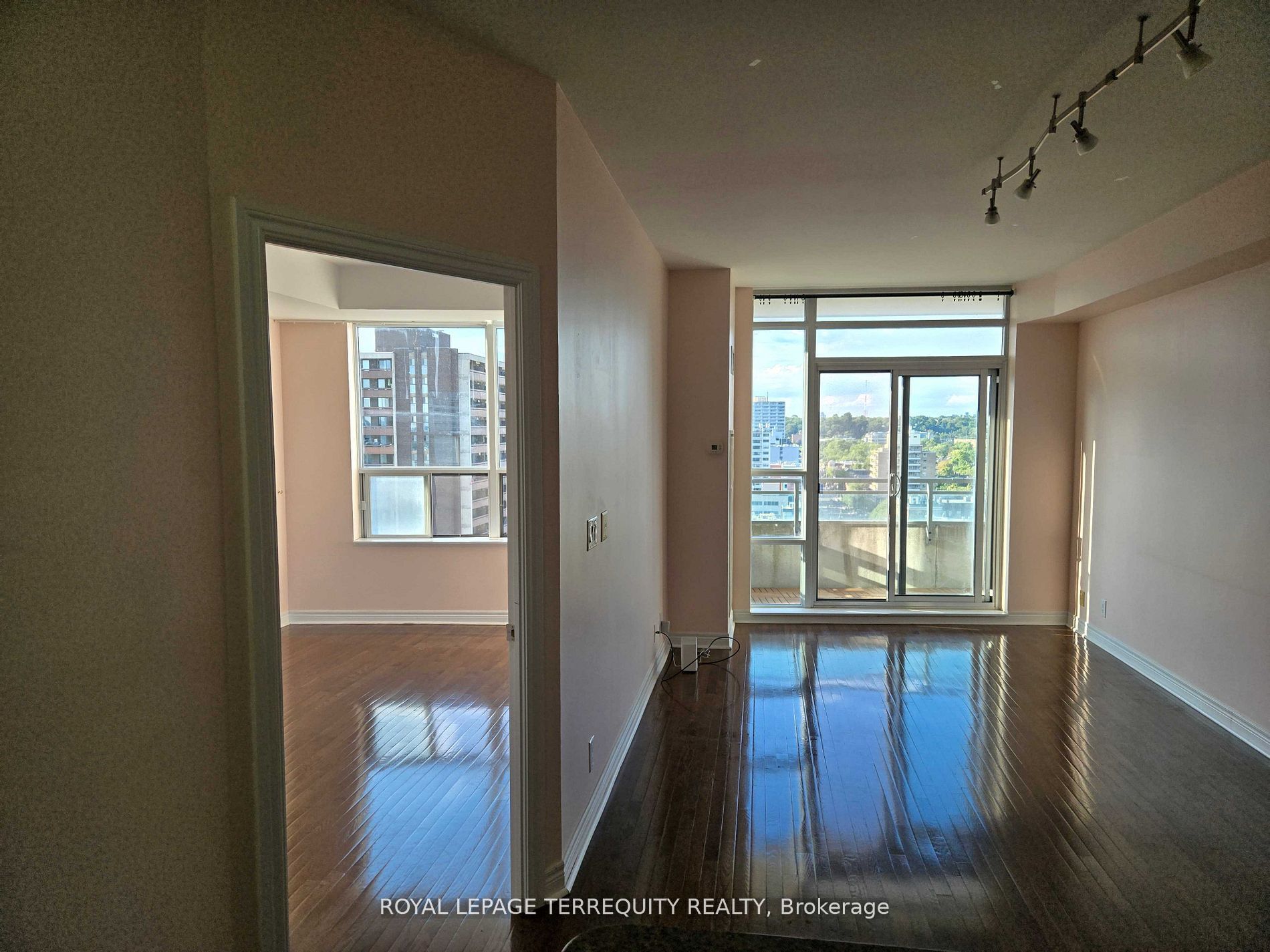 736 Spadina Avenue 1606, Toronto, ON M5S 2J6 photo 5