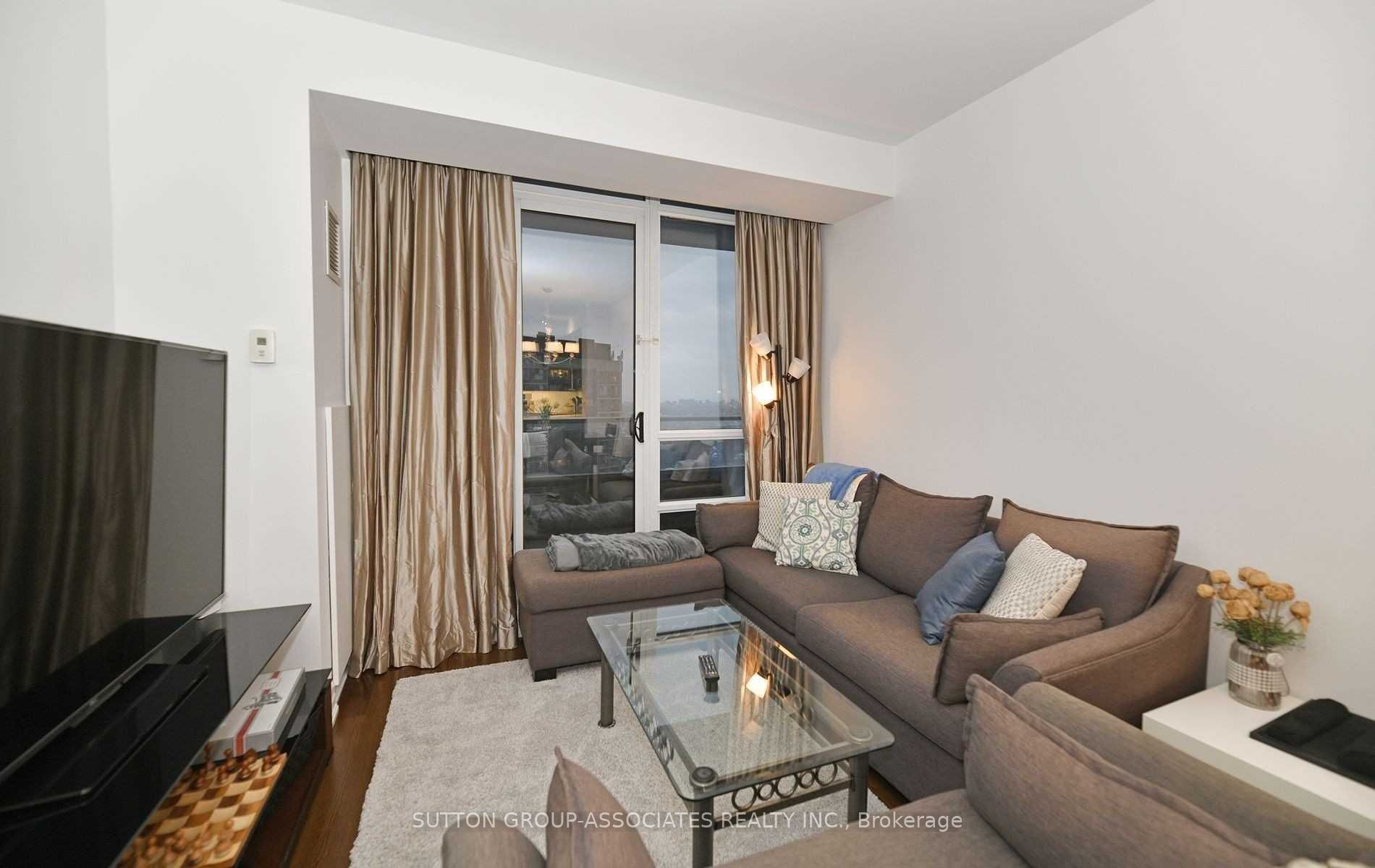 500 St. Clair Avenue W 1807, Toronto, ON M6C 1A8 photo 2