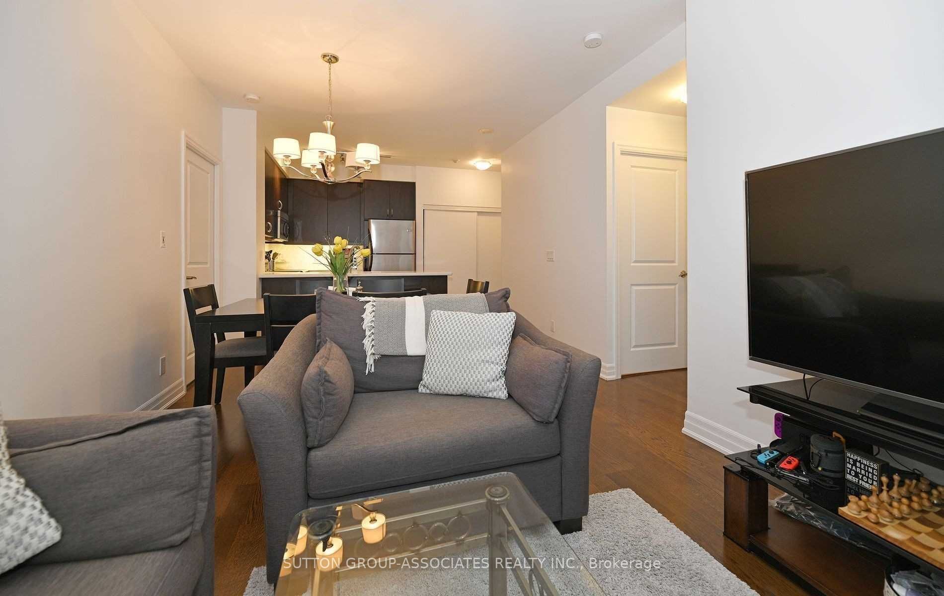 500 St. Clair Avenue W 1807, Toronto, ON M6C 1A8 photo 3