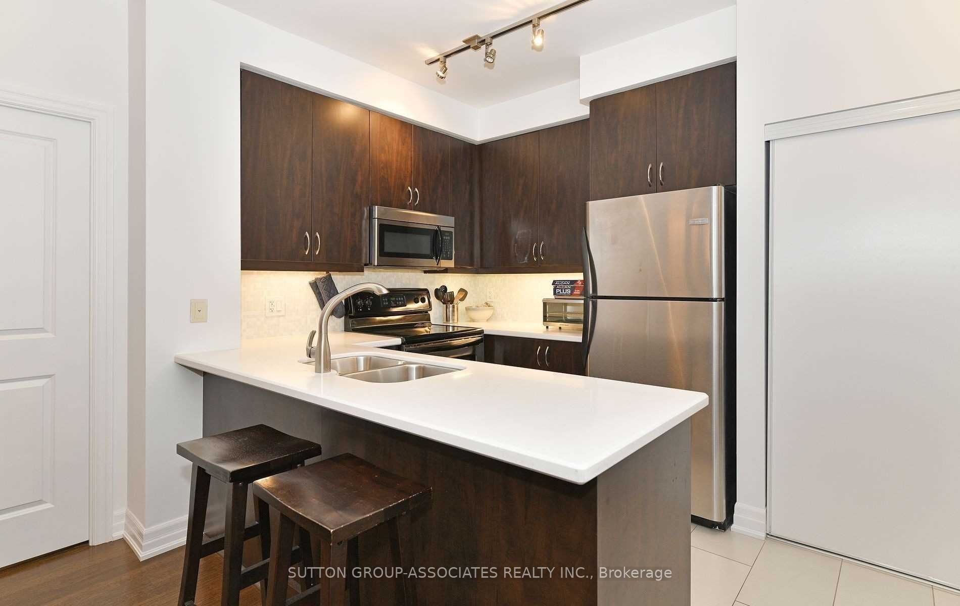 500 St. Clair Avenue W 1807, Toronto, ON M6C 1A8 photo 5