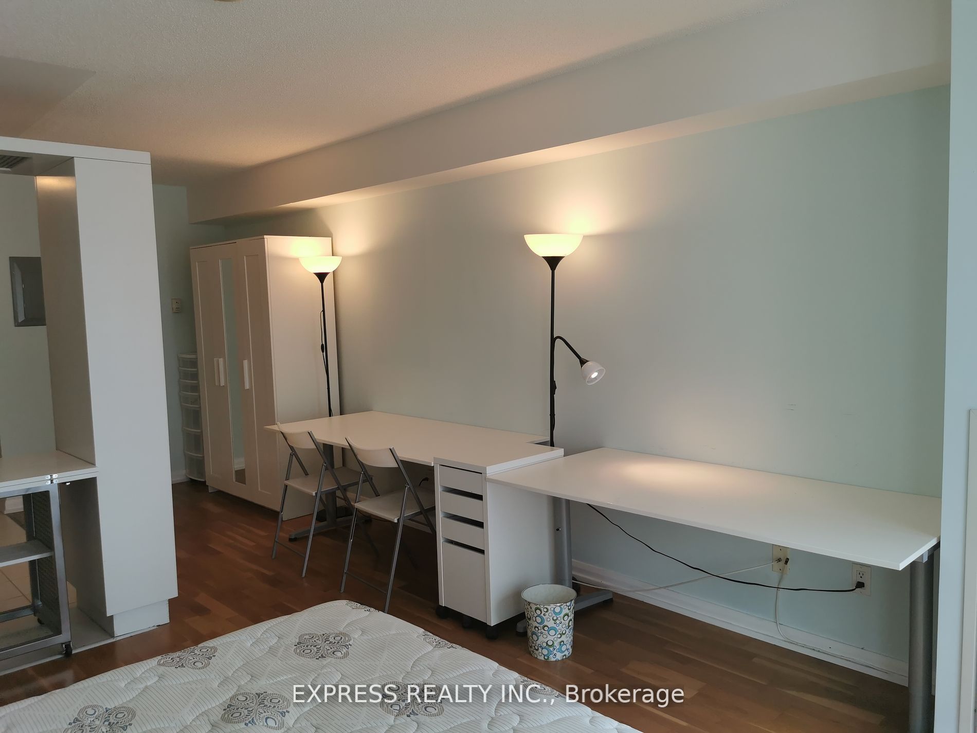111 Elizabeth Street 930, Toronto, ON M5G 1P7 photo 4