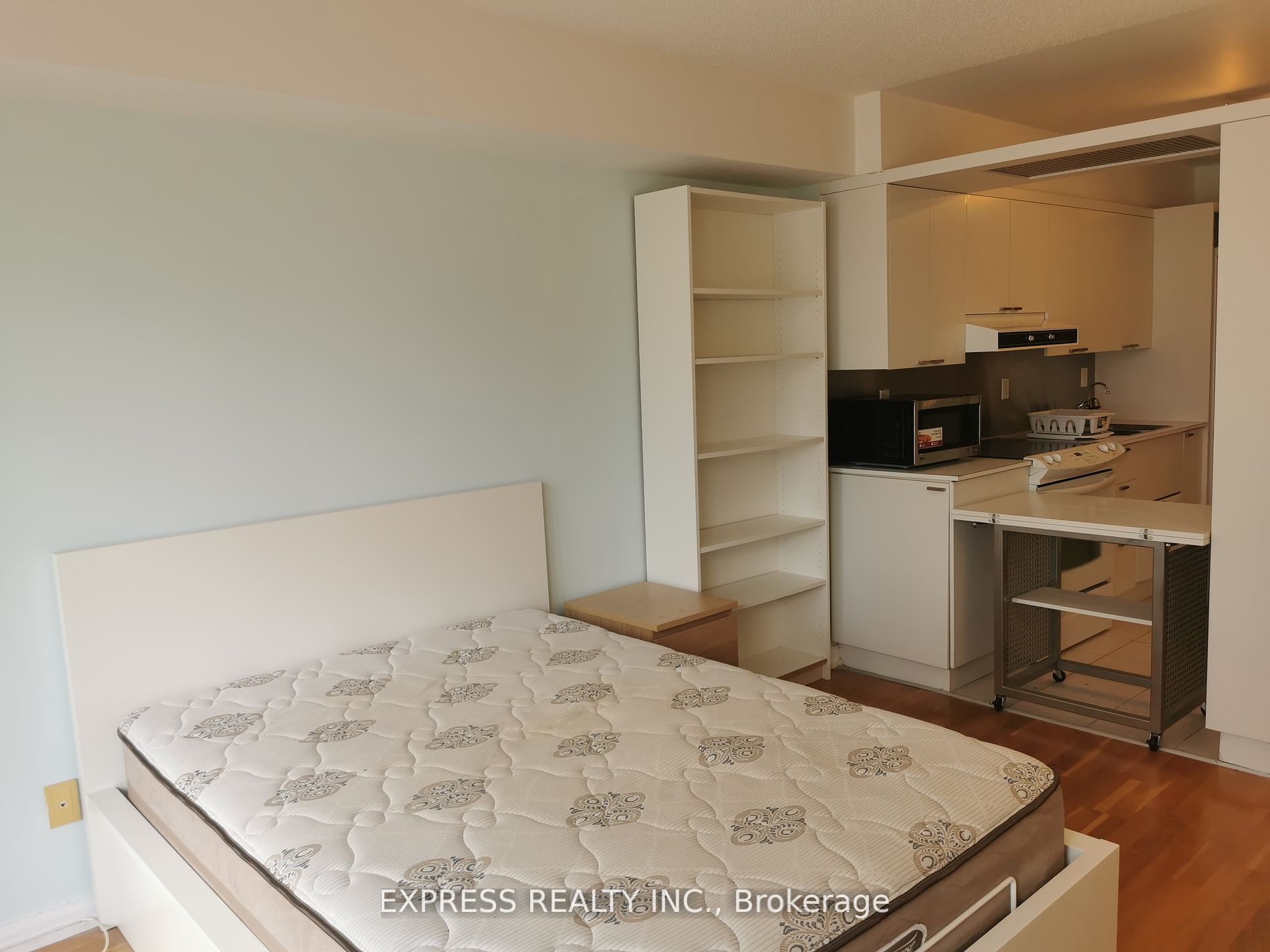 111 Elizabeth Street 930, Toronto, ON M5G 1P7 photo 5