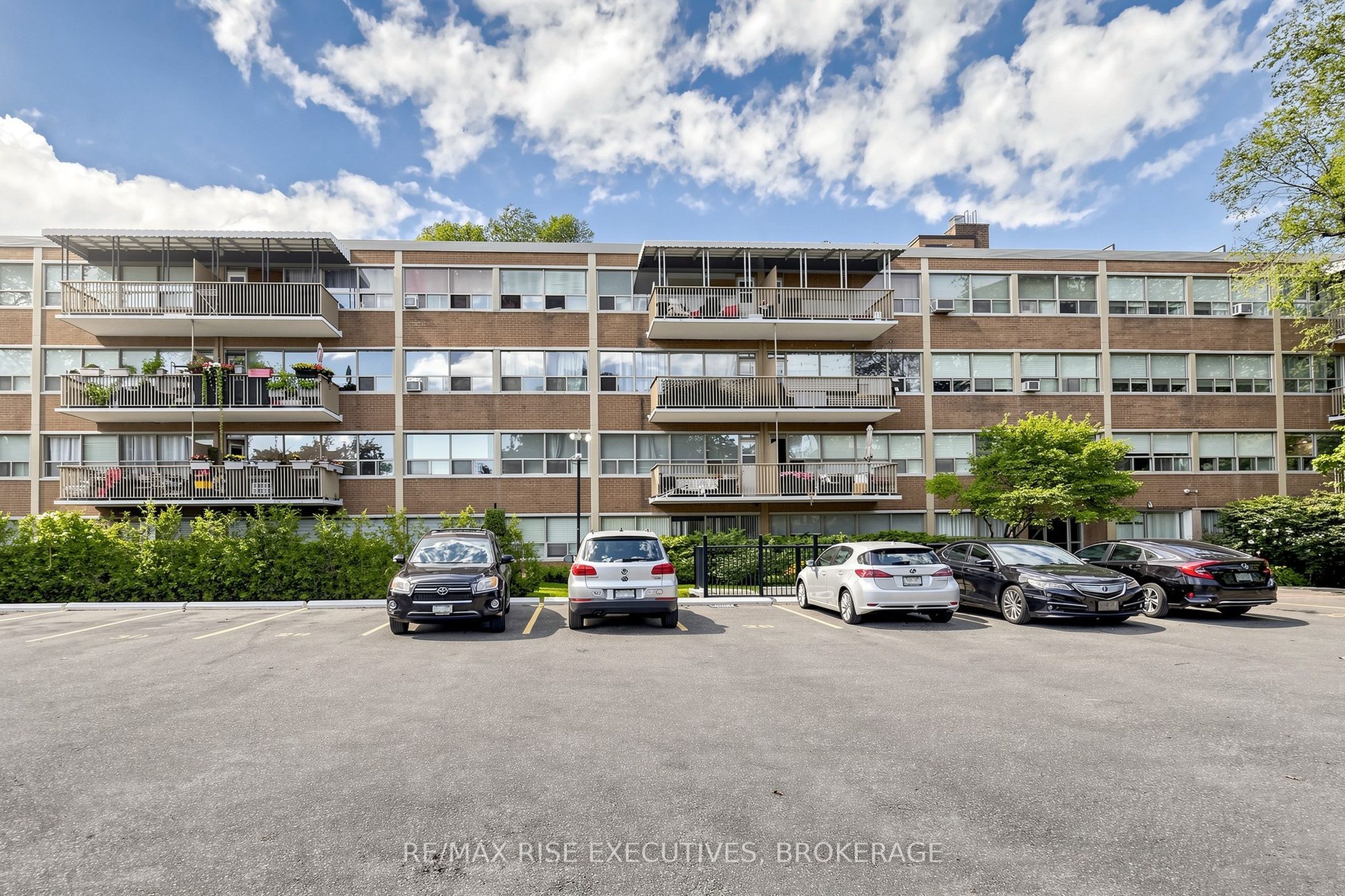 160 The Donway W 304, Toronto, ON M3C 2G1 photo 2