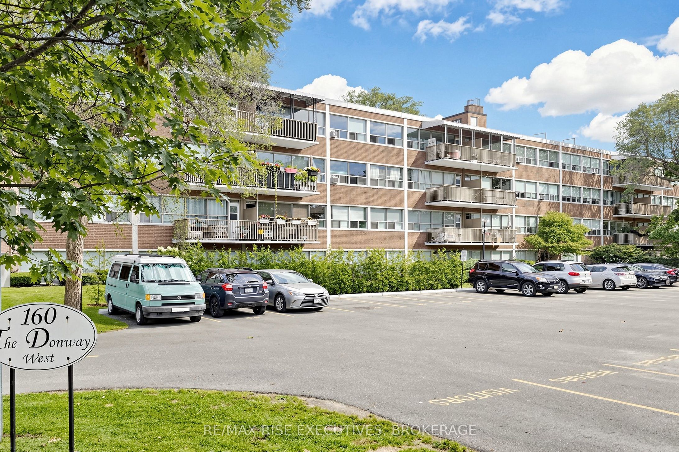 160 The Donway W 304, Toronto, ON M3C 2G1 photo 3