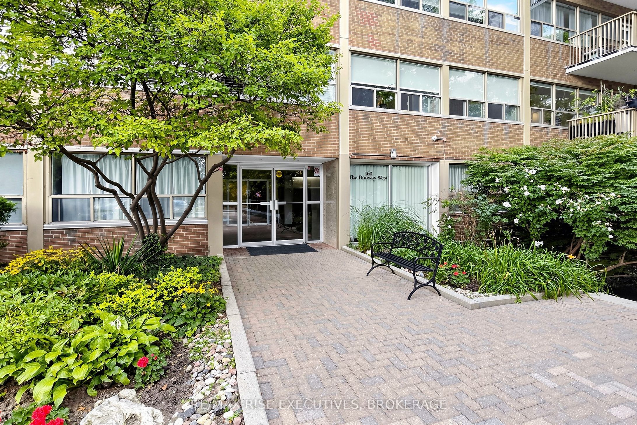160 The Donway W 304, Toronto, ON M3C 2G1 photo 4